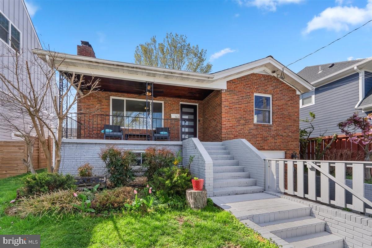 ARLINGTON VIEW - Residential Lease