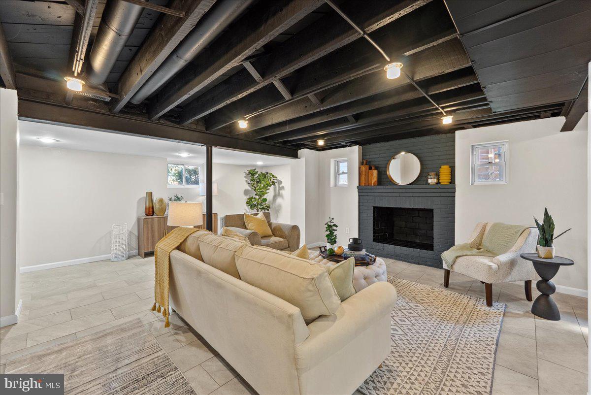 ARLINGTON VIEW - Residential Lease