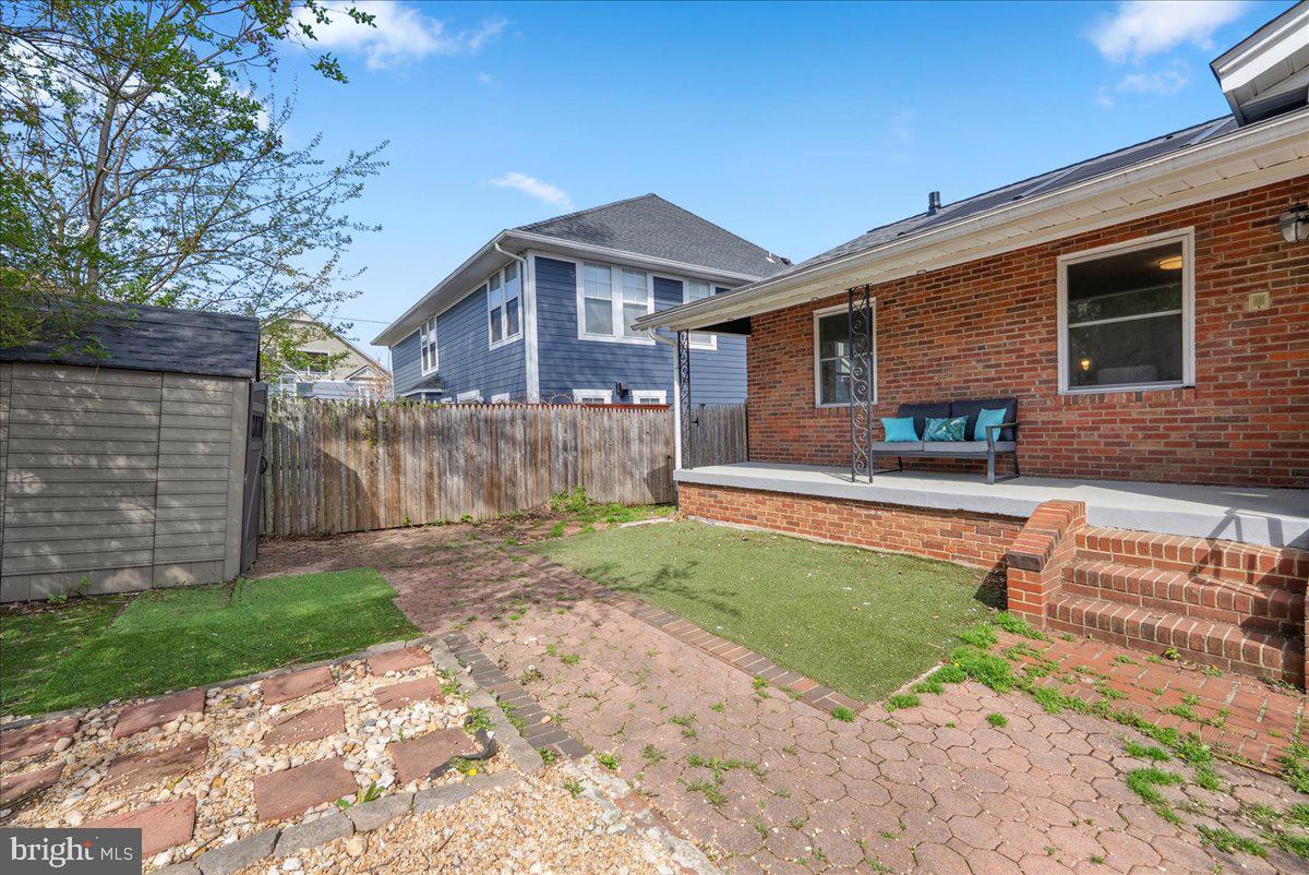 ARLINGTON VIEW - Residential Lease