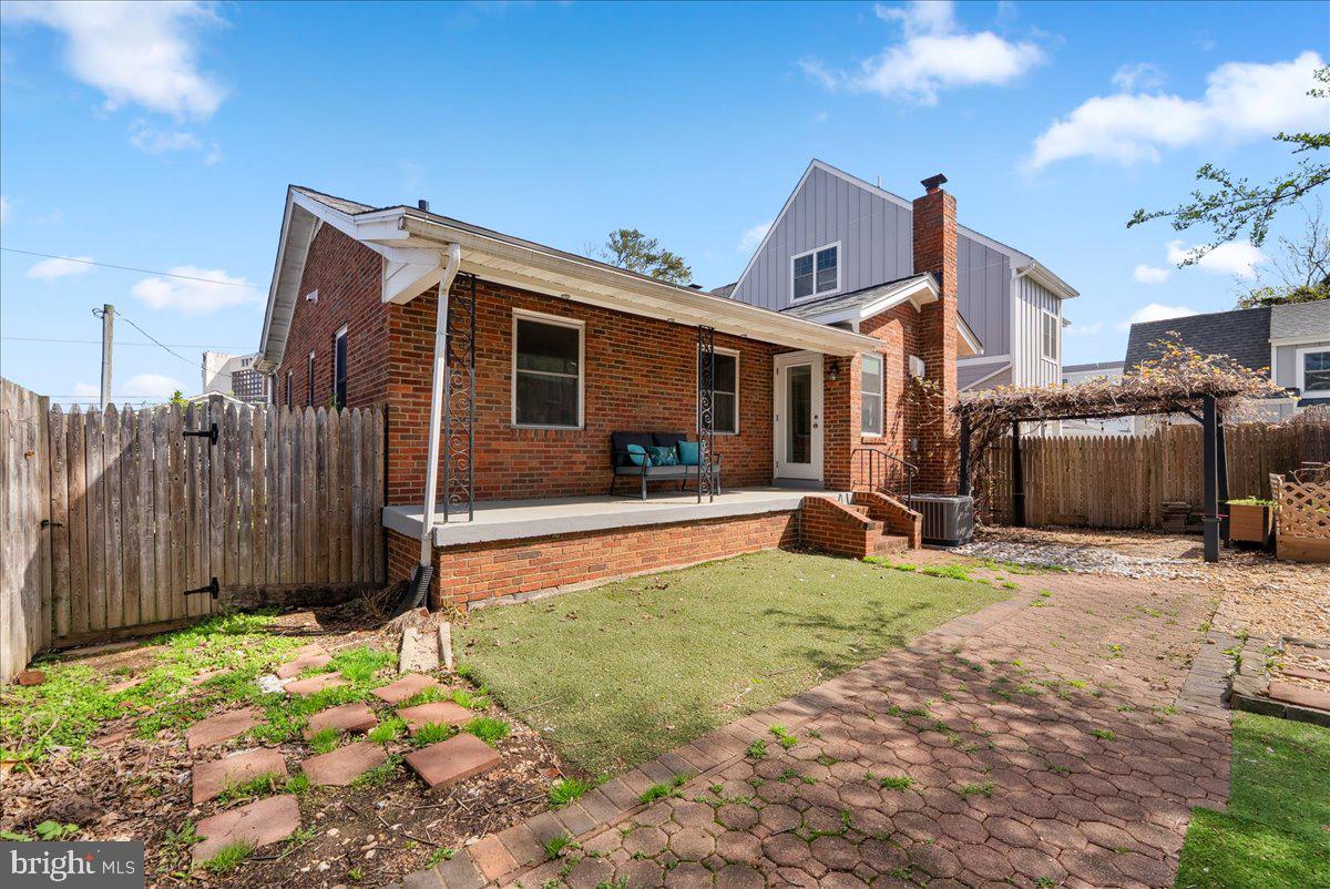 ARLINGTON VIEW - Residential Lease