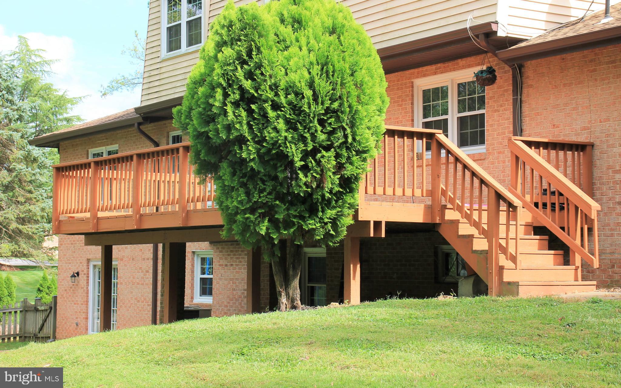 WOODSIDE ESTATES - Residential Lease