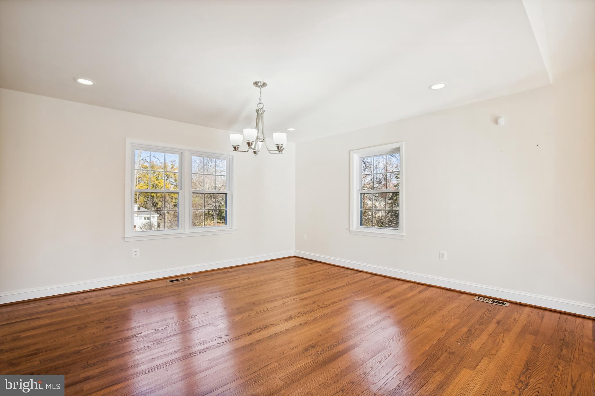 WOODSIDE ESTATES - Residential Lease