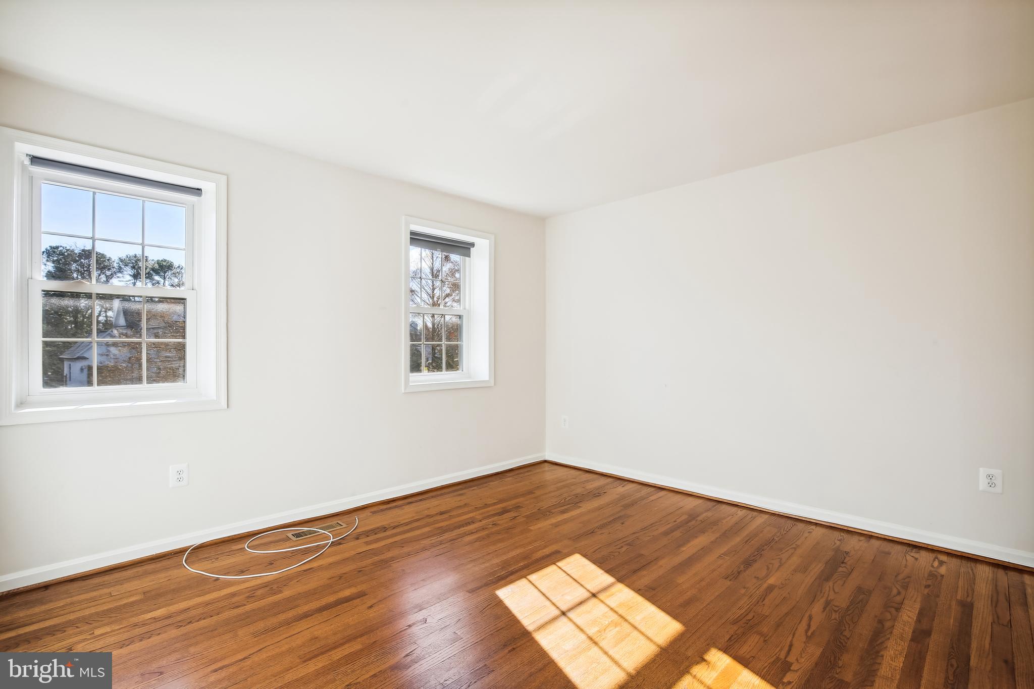 WOODSIDE ESTATES - Residential Lease