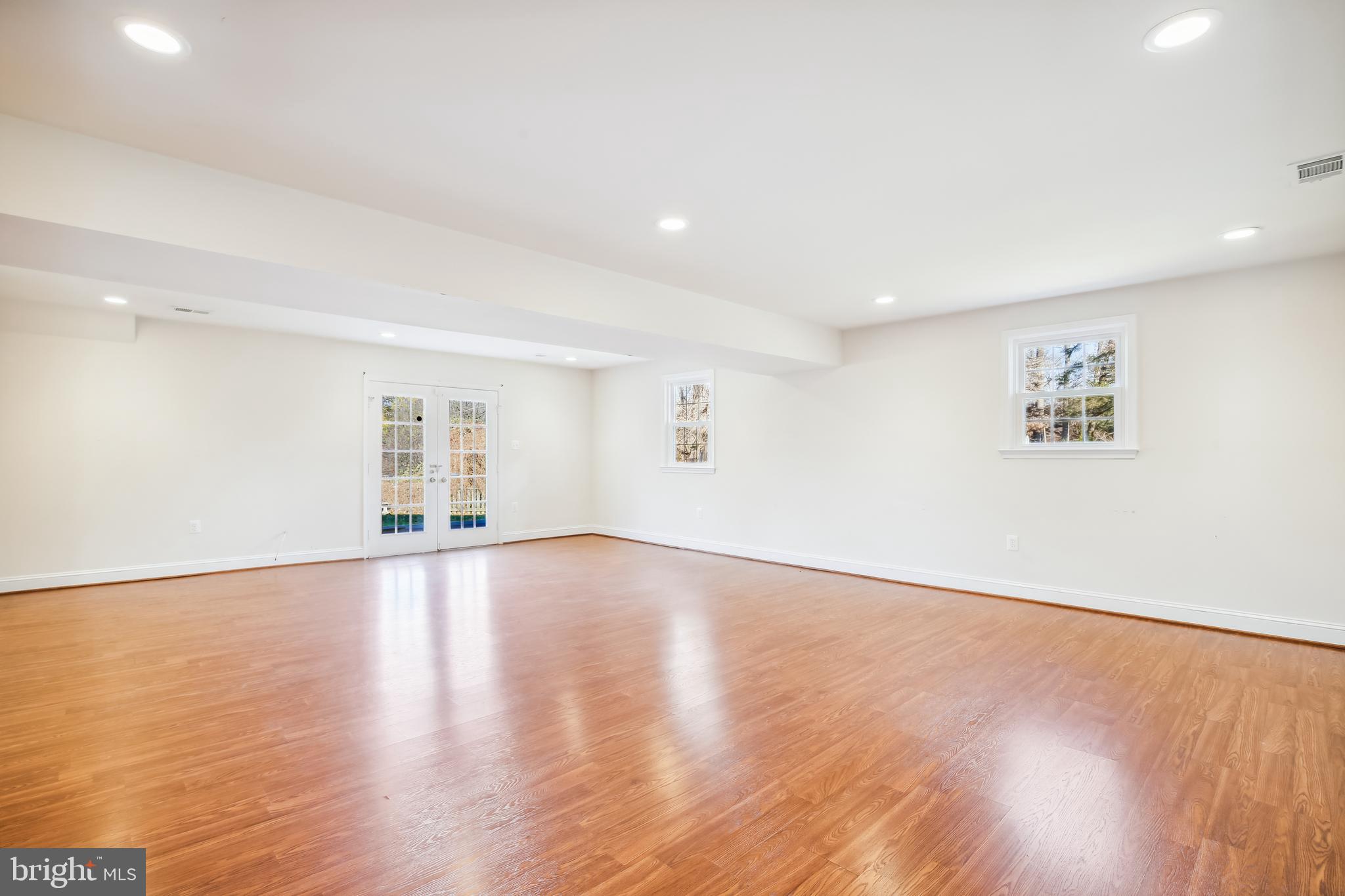 WOODSIDE ESTATES - Residential Lease