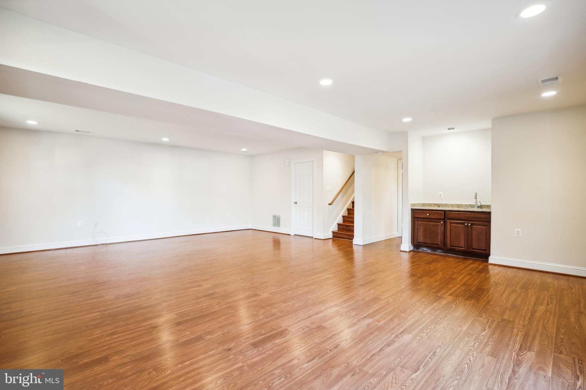 WOODSIDE ESTATES - Residential Lease