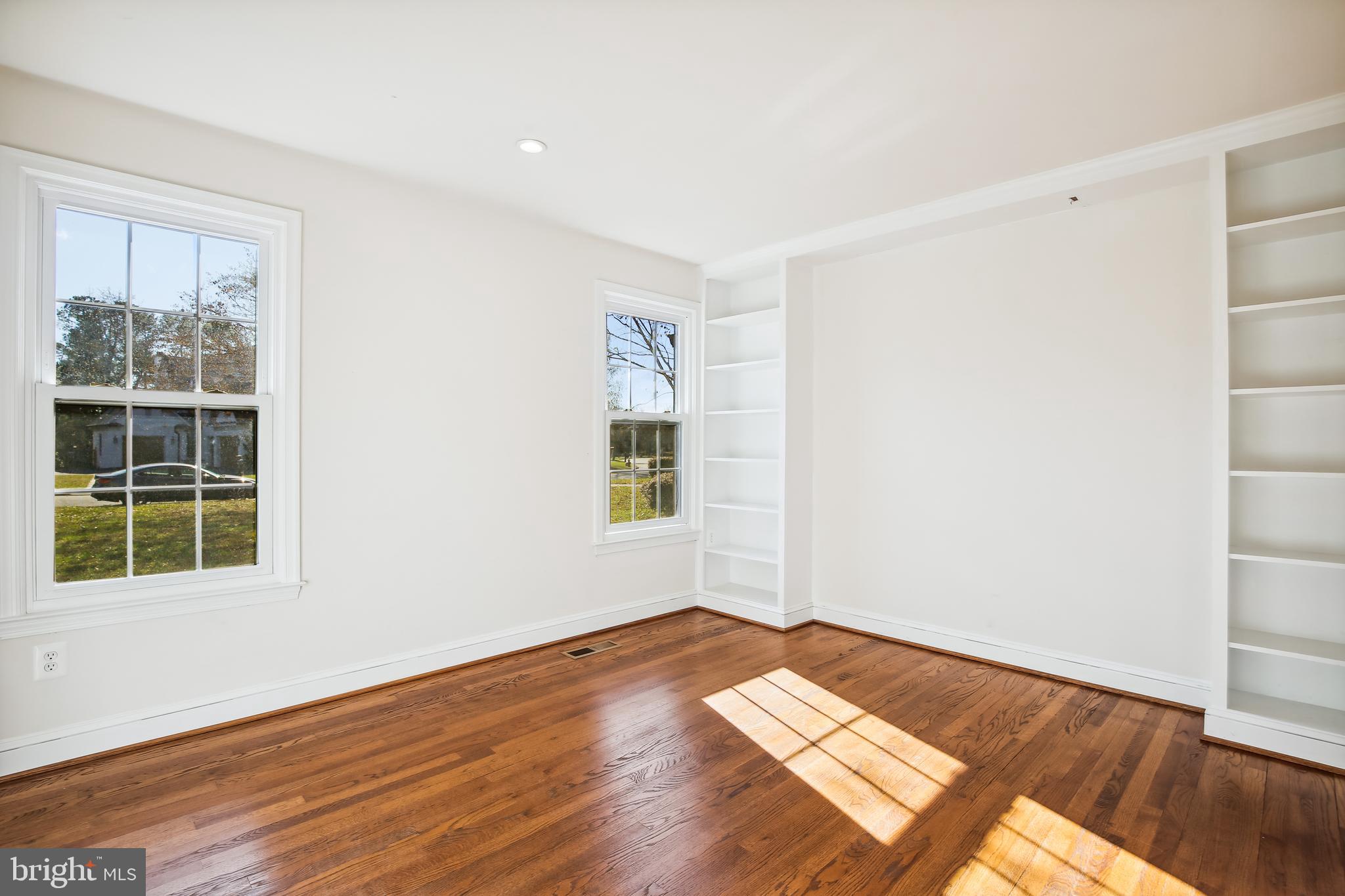 WOODSIDE ESTATES - Residential Lease