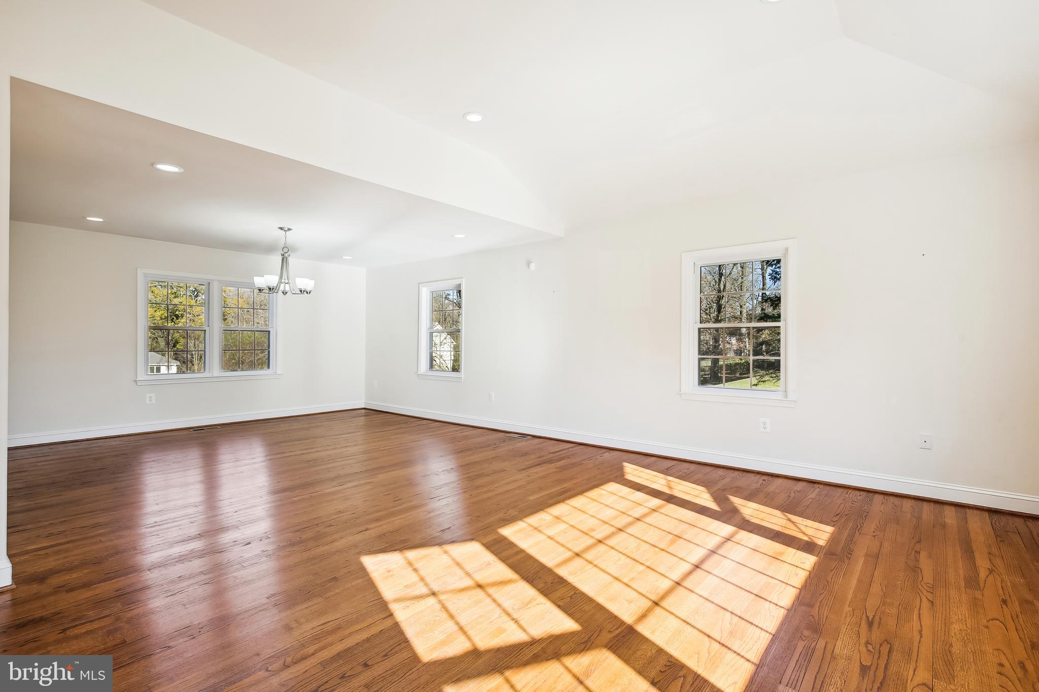 WOODSIDE ESTATES - Residential Lease