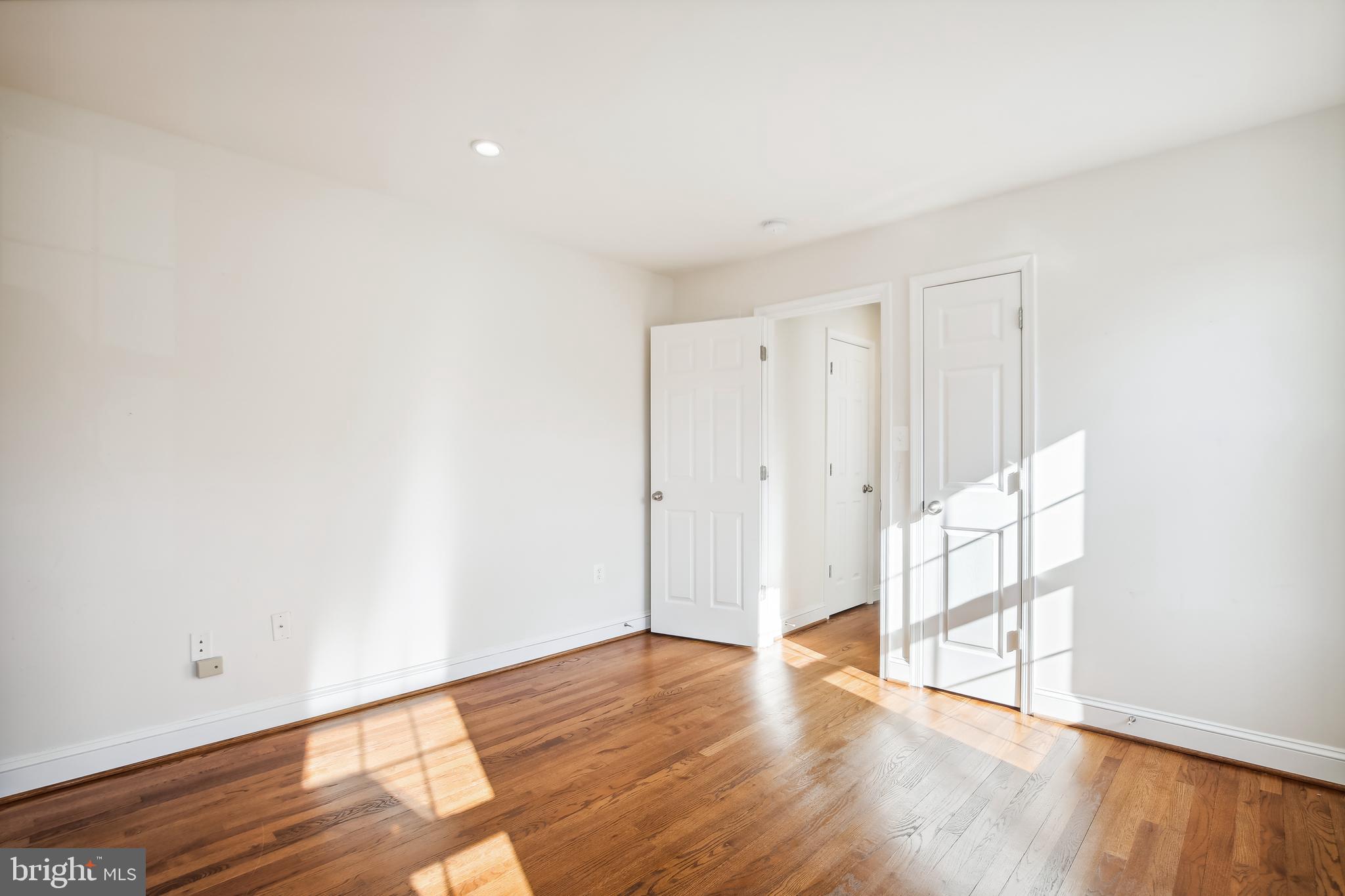 WOODSIDE ESTATES - Residential Lease