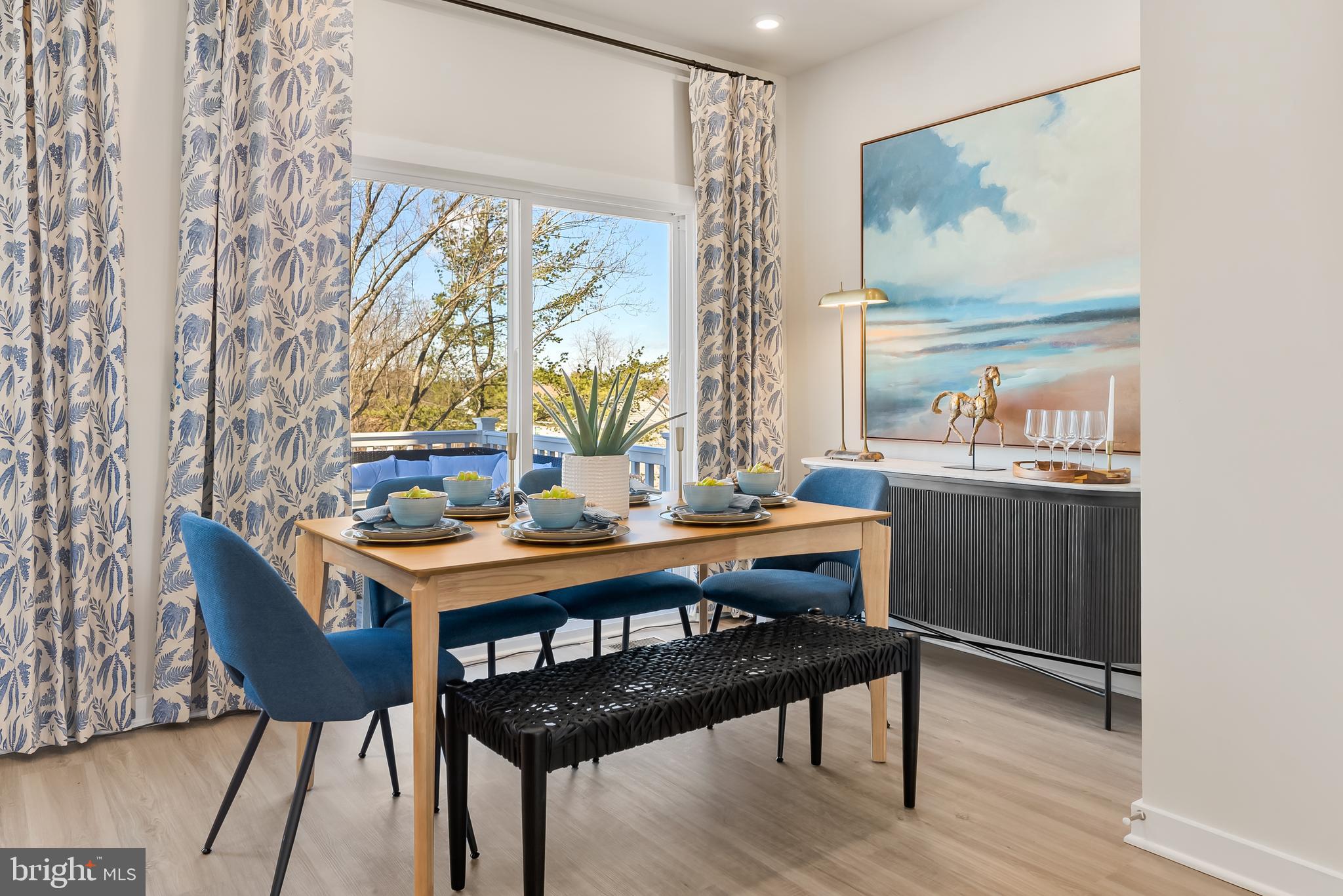 ABRAMS POINTE - Residential