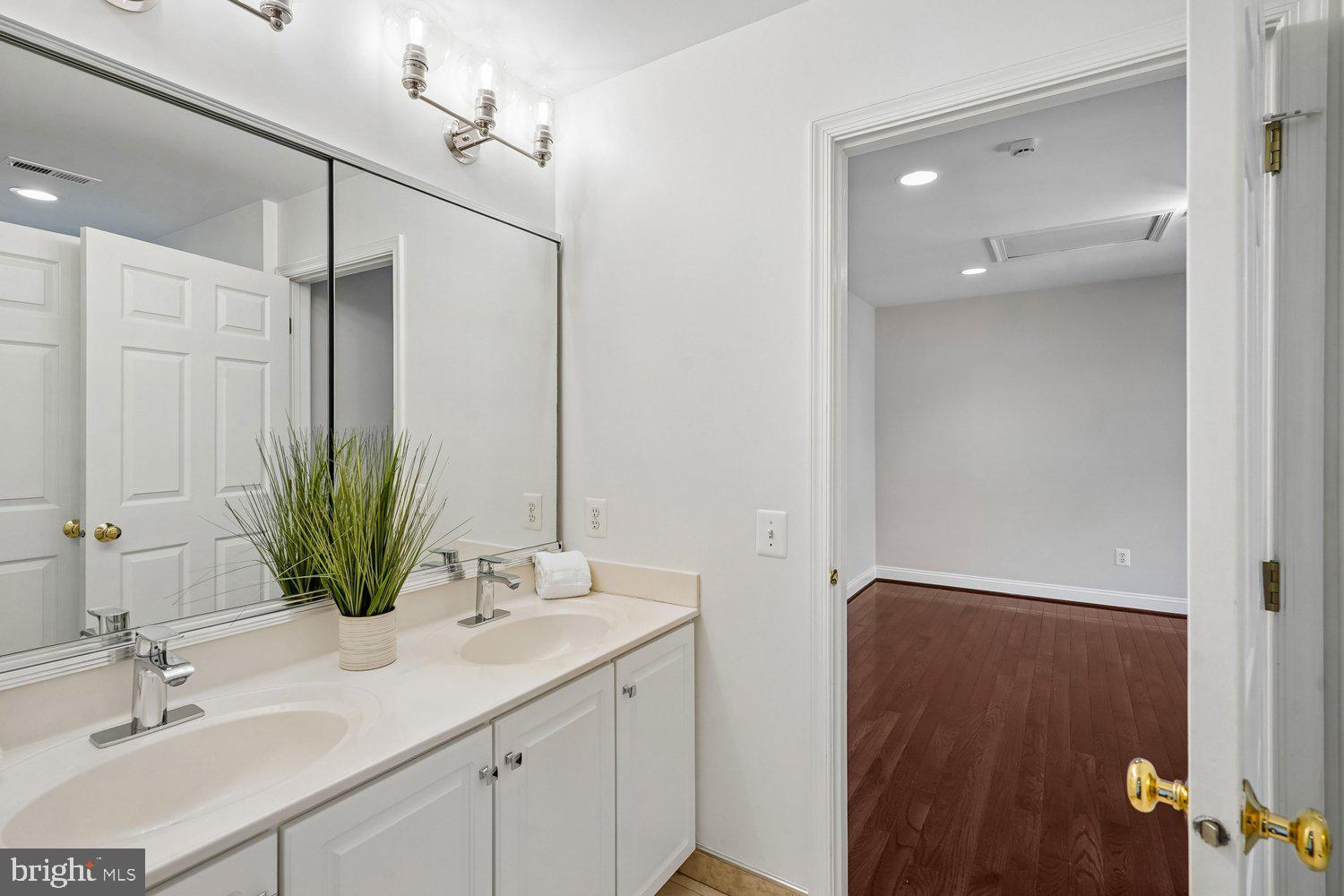 HUNTER MILL ESTATES - Residential