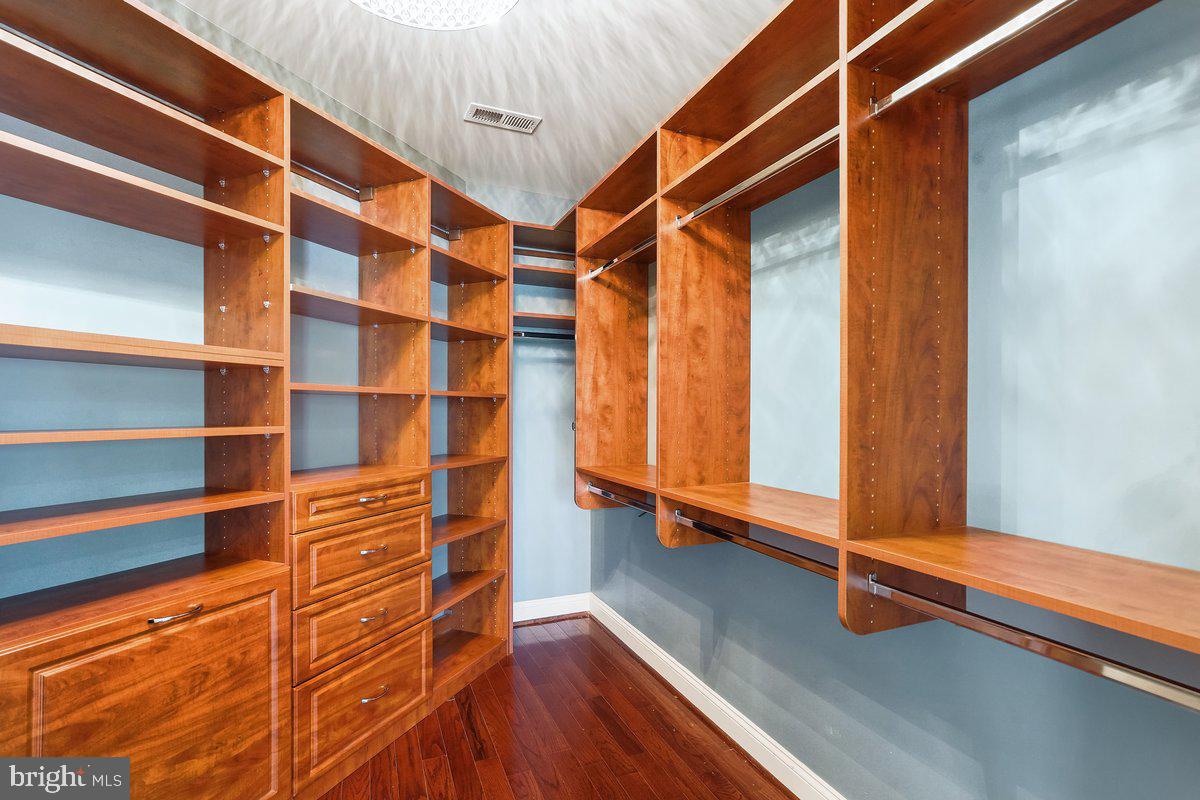 HUNTER MILL ESTATES - Residential