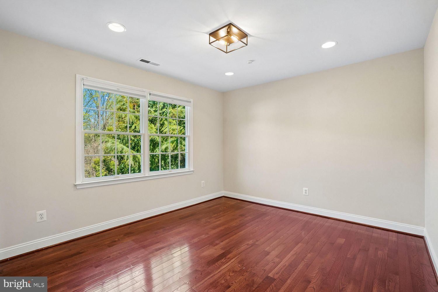 HUNTER MILL ESTATES - Residential