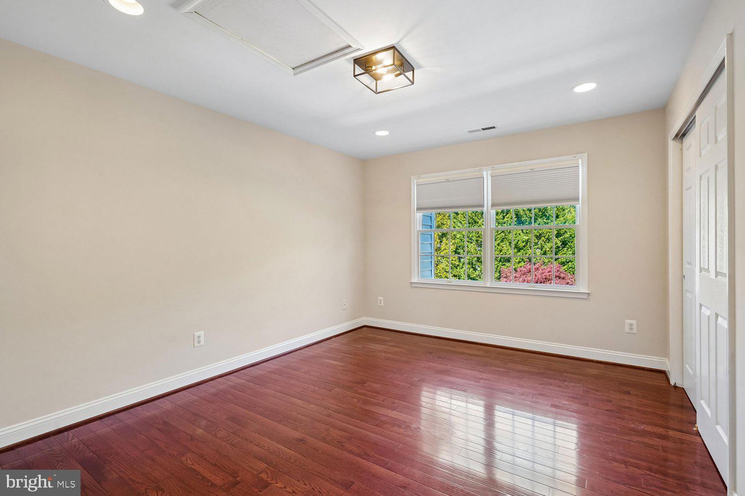 HUNTER MILL ESTATES - Residential