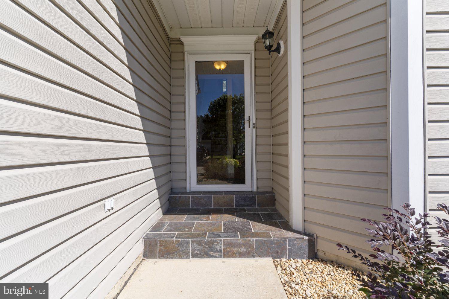 6103 GRAY WOLF COURT