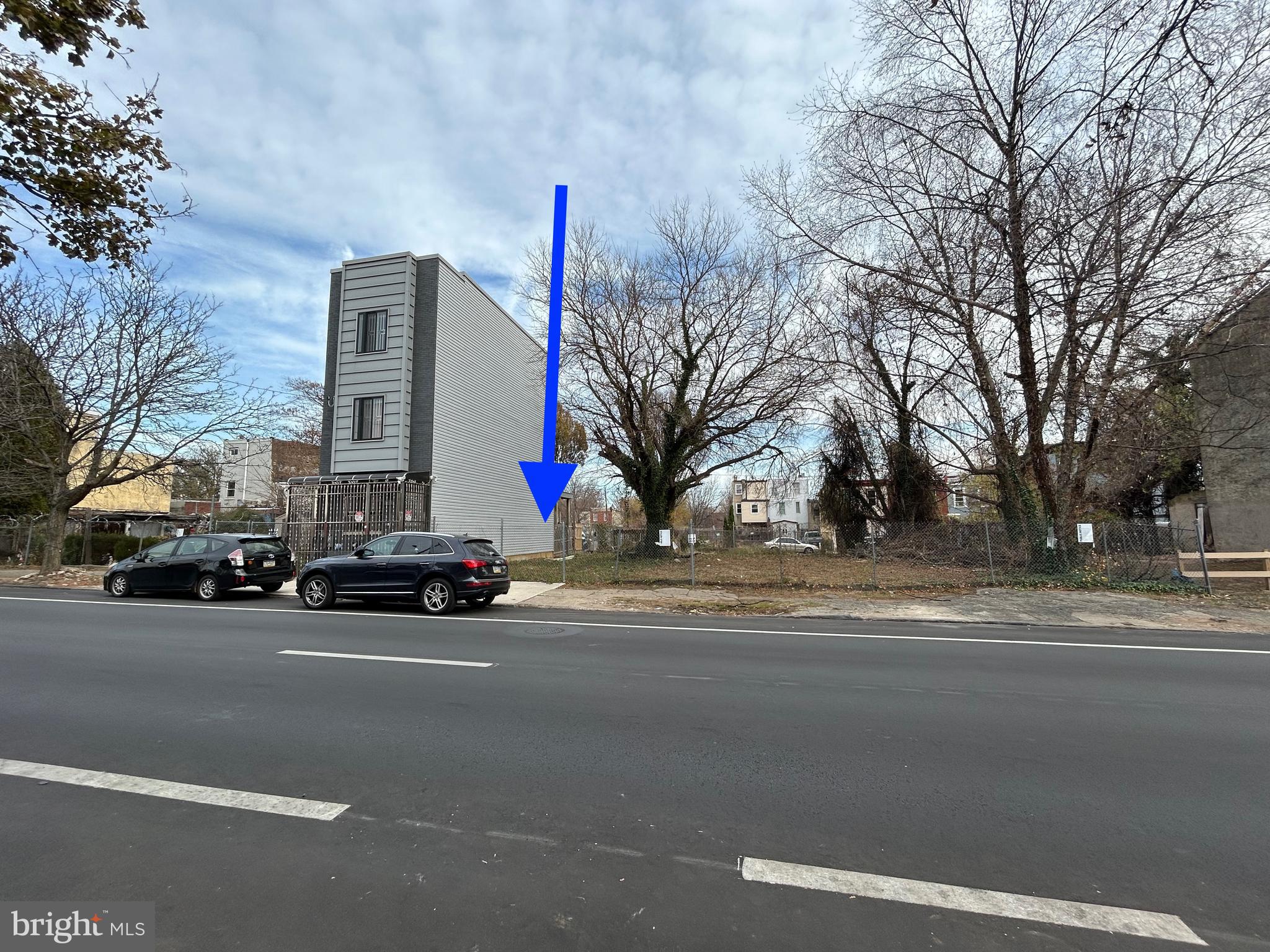 NORRIS SQUARE - Land