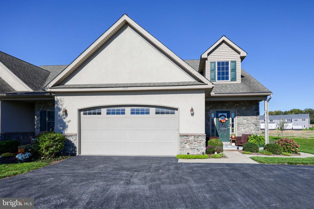 Photo of 127 Anna Lane, ELIZABETHTOWN, PA 17022 (MLS # PALA2096508)