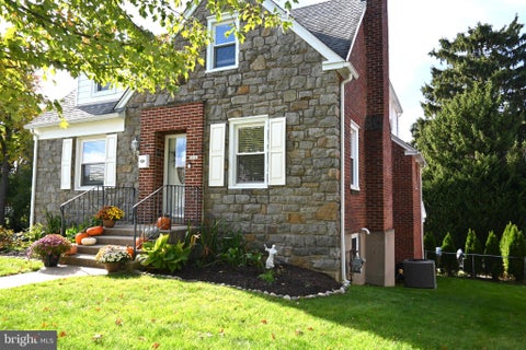 Photo of 1012 Edgewood Drive, SPRINGFIELD, PA 19064 (MLS # PADE2126162)