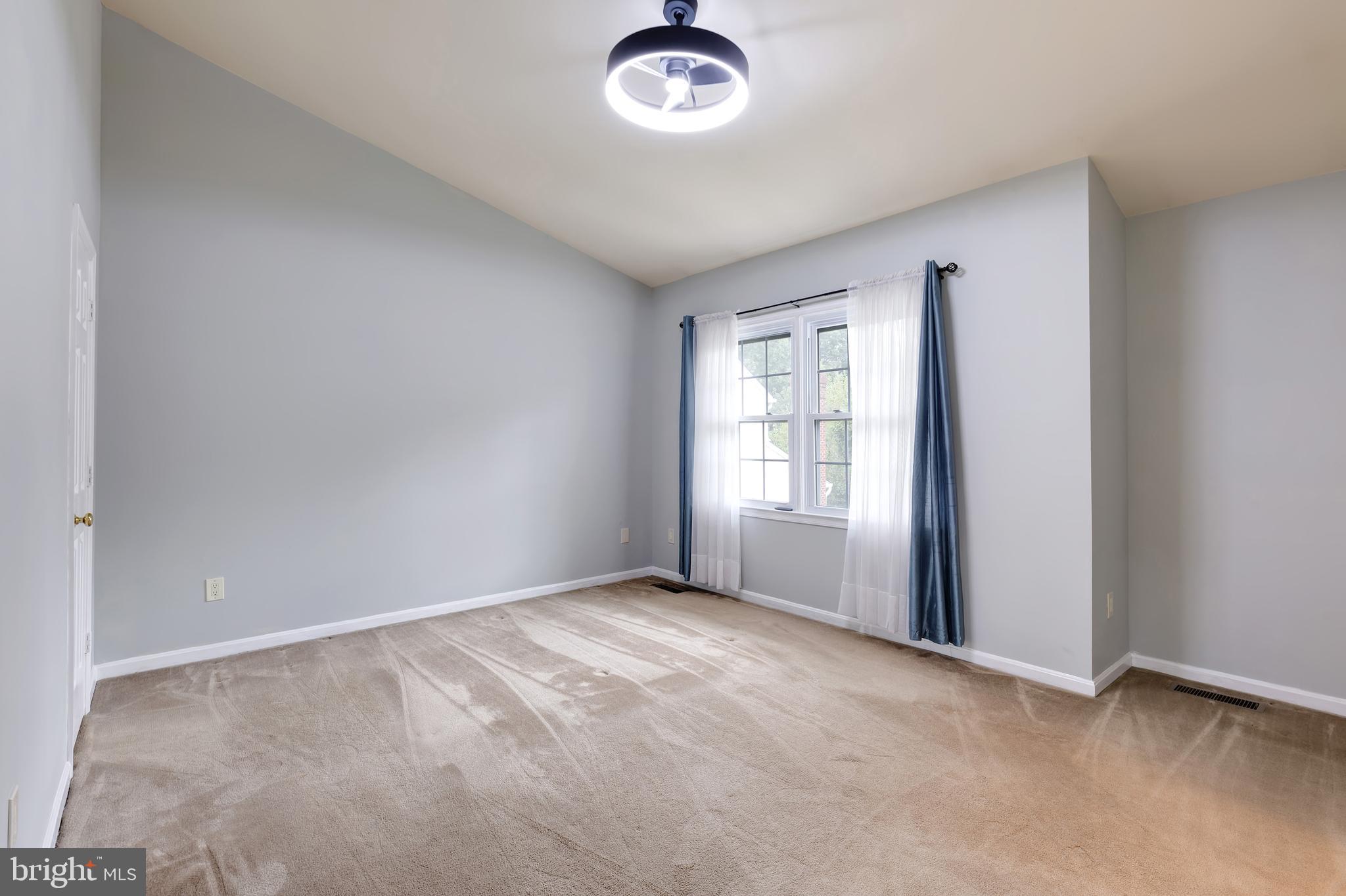 LANDSDOWNE - Residential Lease