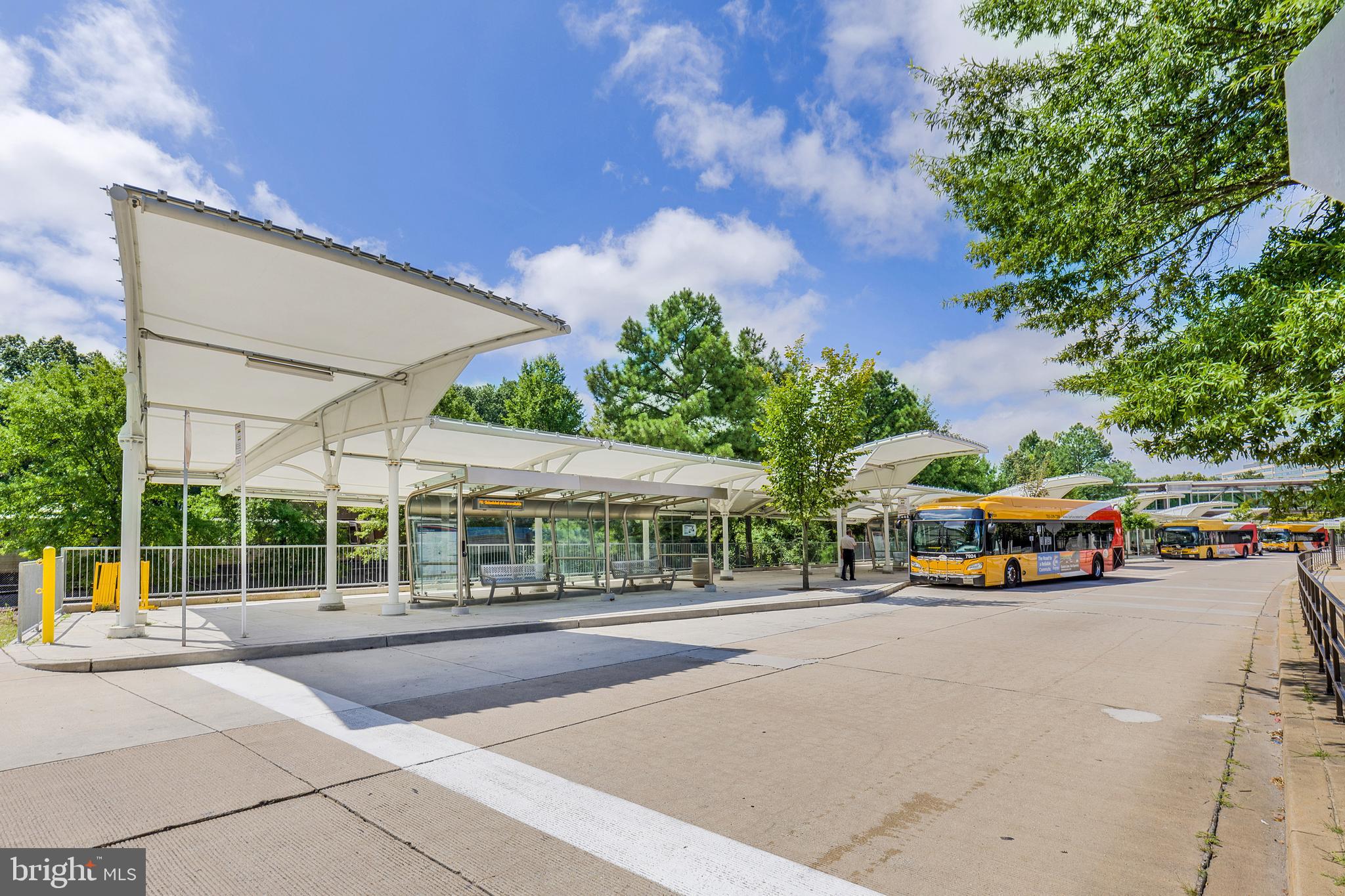 LANDSDOWNE - Residential Lease