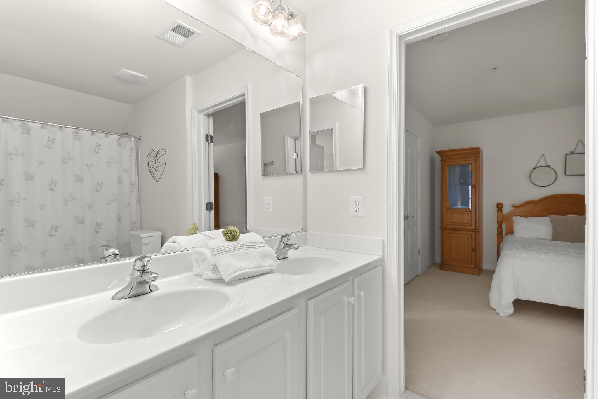 HEARTHSTONE AT VILLAGE CREST CONDOMINIUMS - Residential