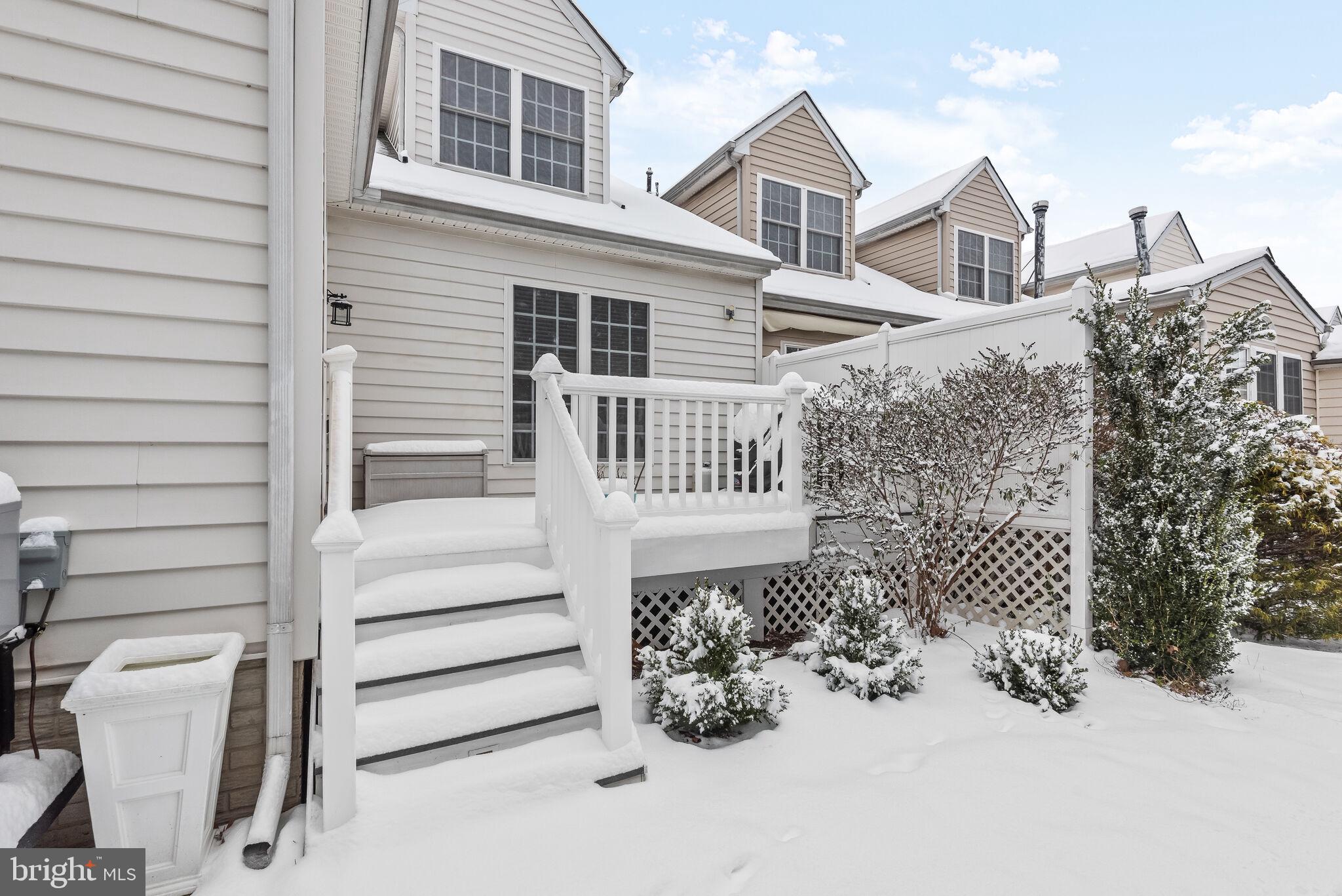 HEARTHSTONE AT VILLAGE CREST CONDOMINIUMS - Residential