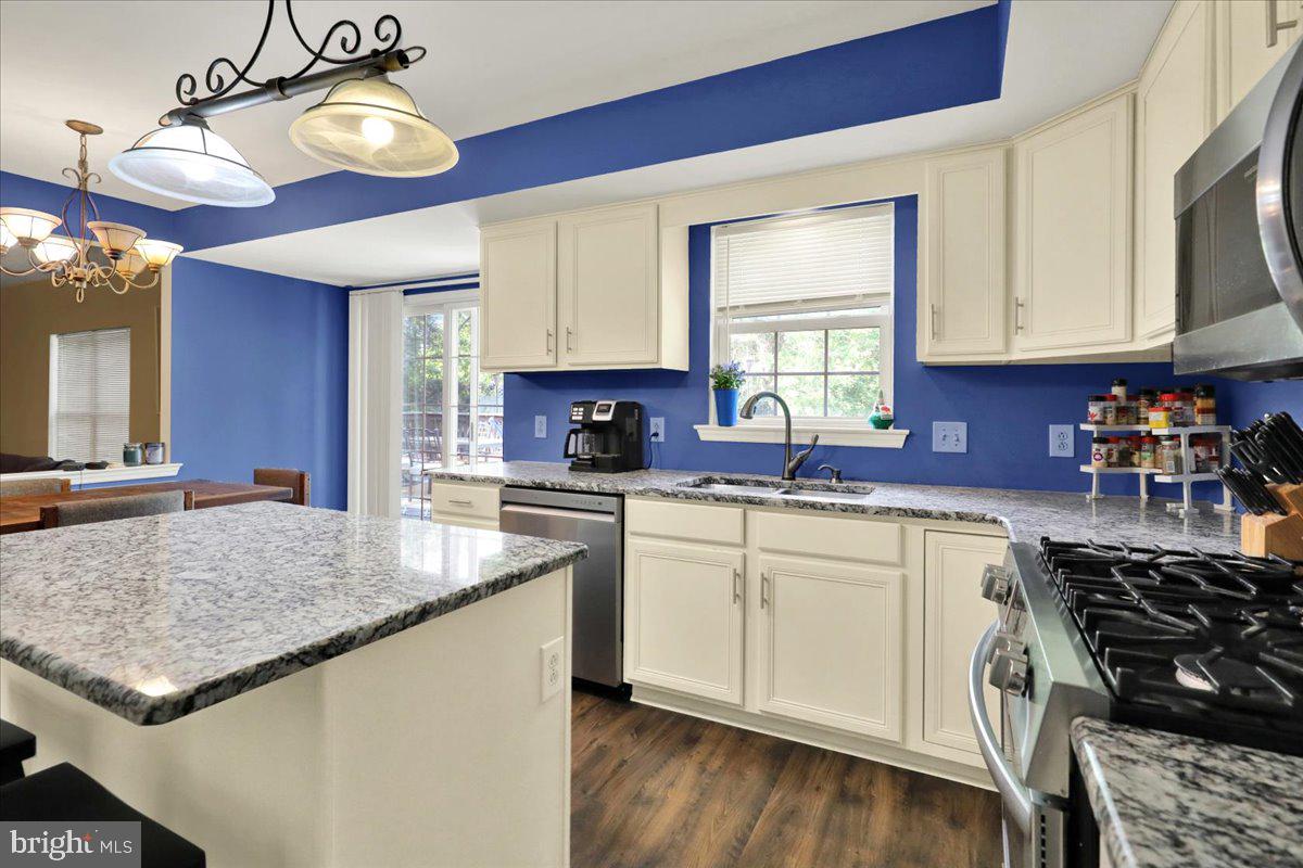 CREEKSIDE - Residential