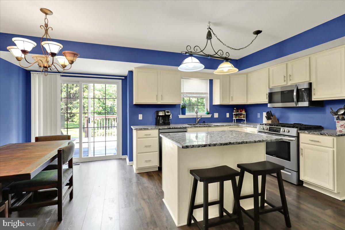 CREEKSIDE - Residential