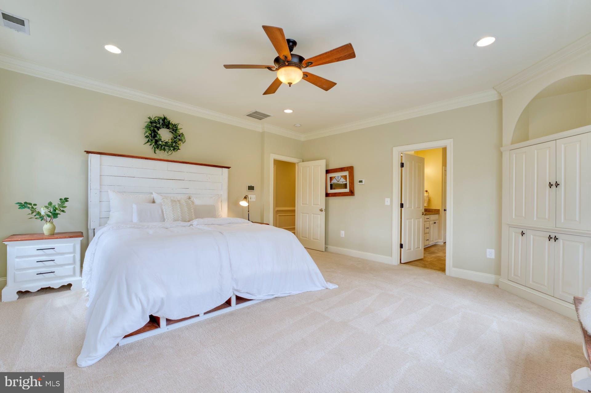 VIENNA WOODS - Residential