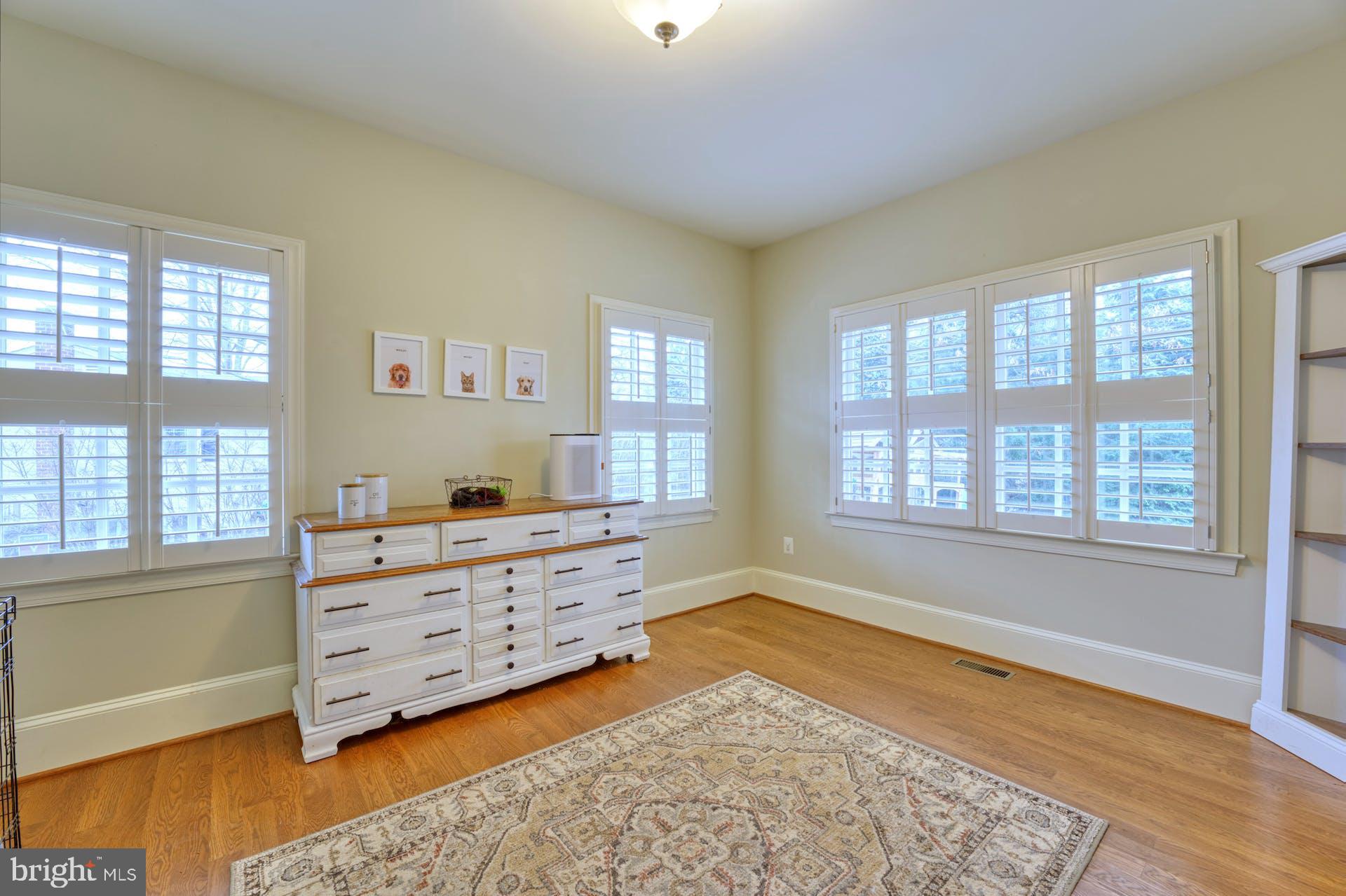 VIENNA WOODS - Residential