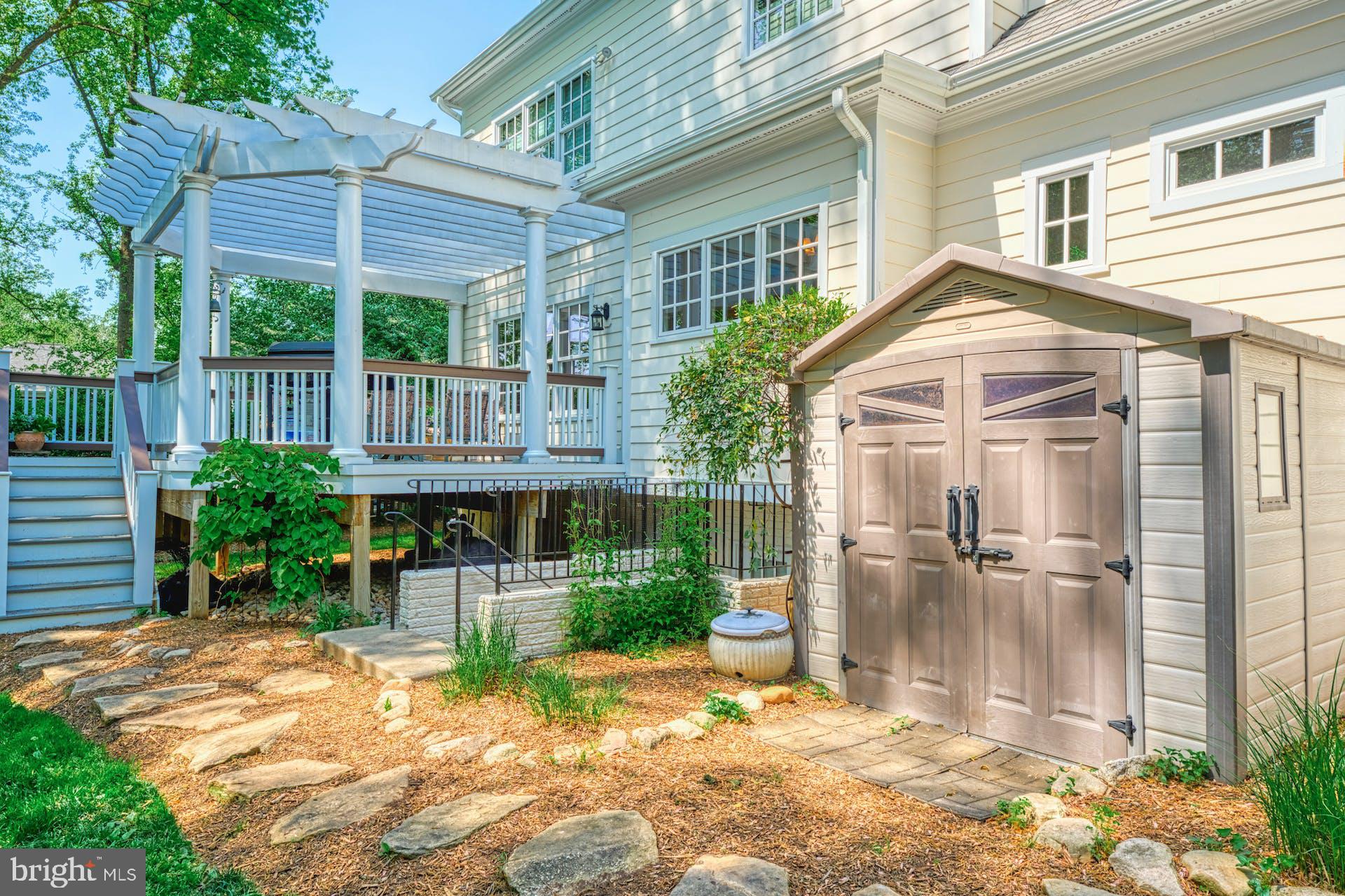 VIENNA WOODS - Residential