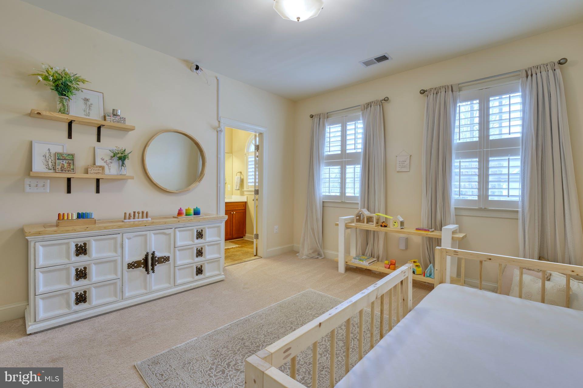 VIENNA WOODS - Residential