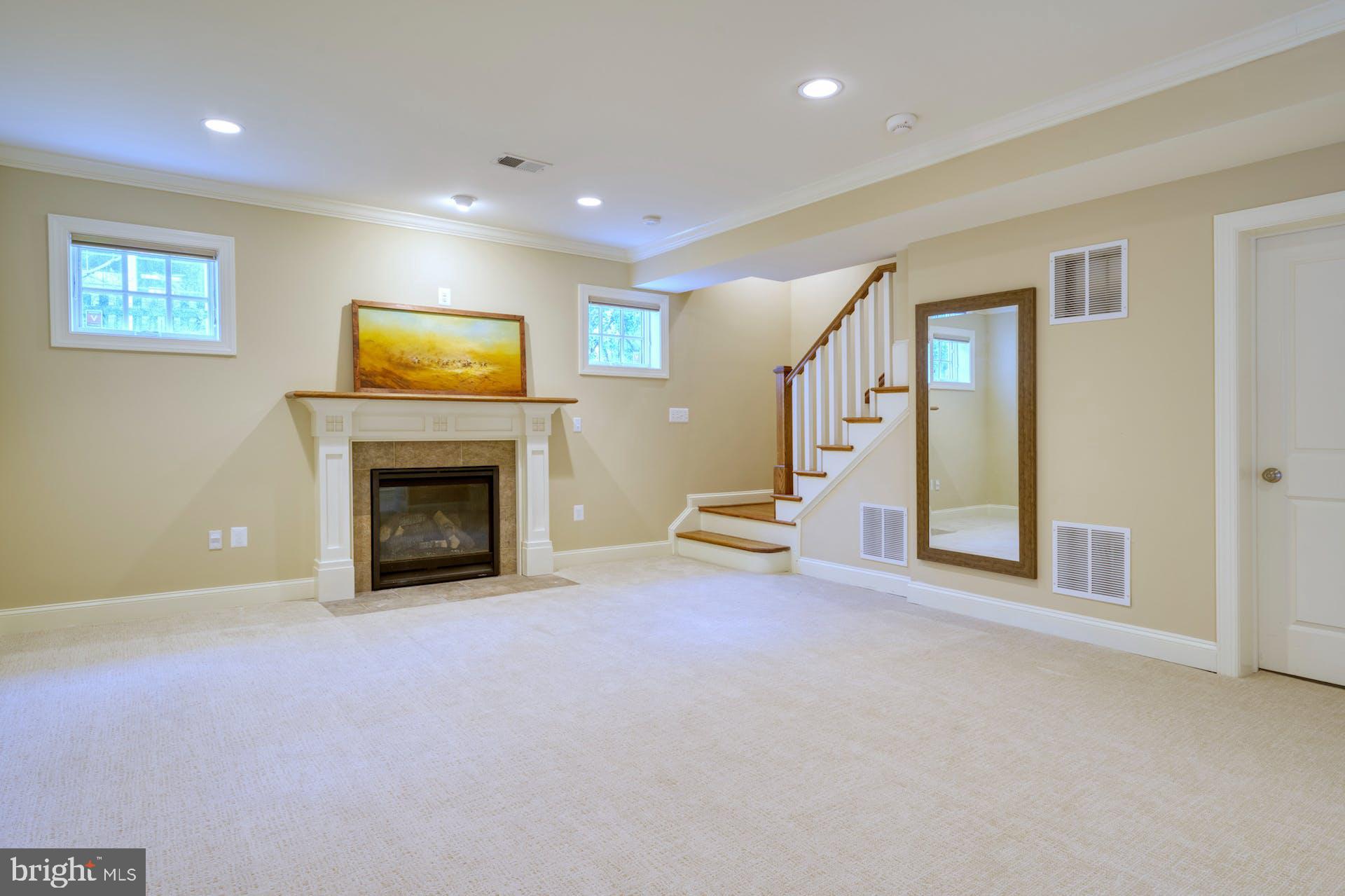 VIENNA WOODS - Residential