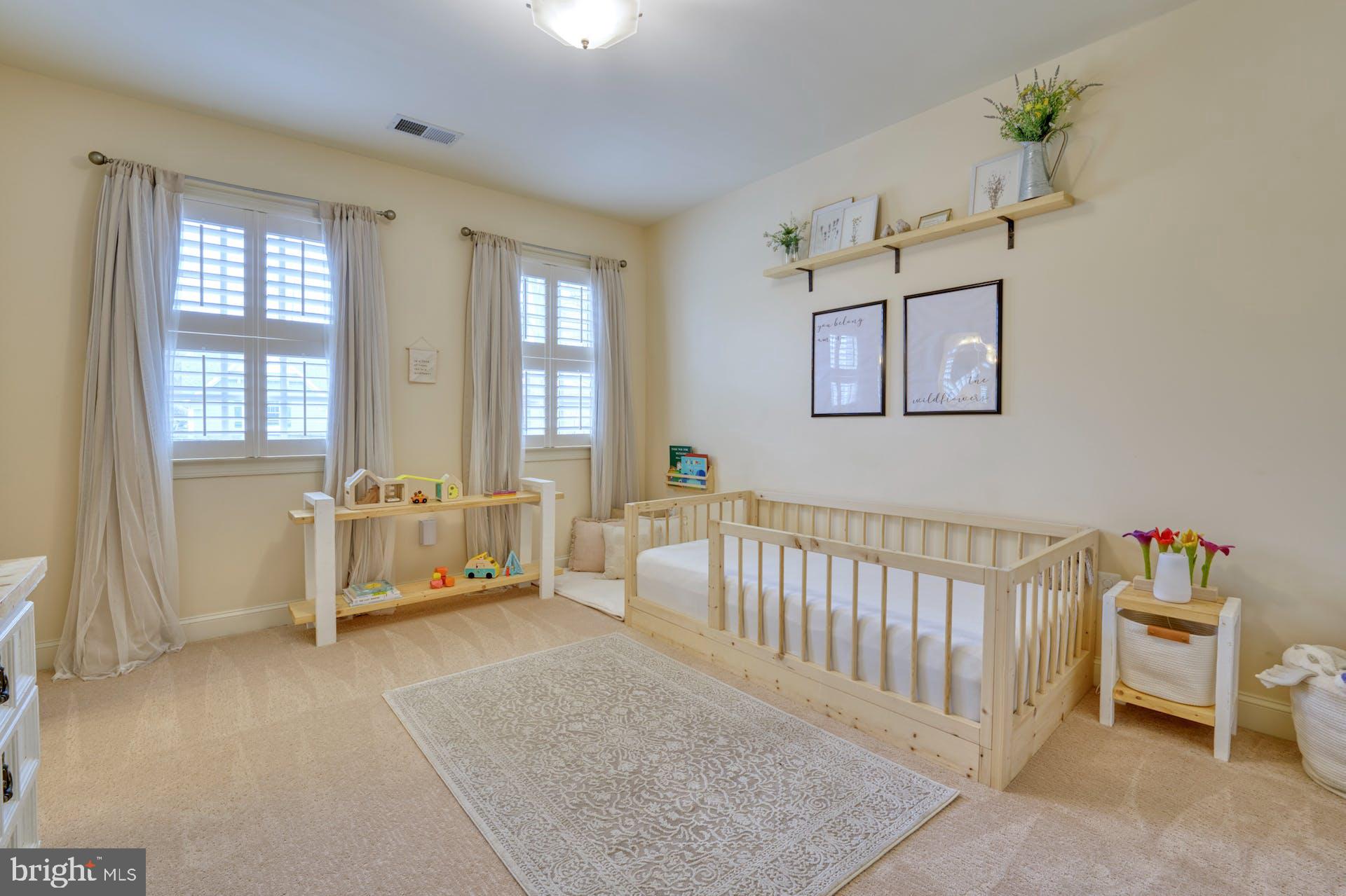 VIENNA WOODS - Residential