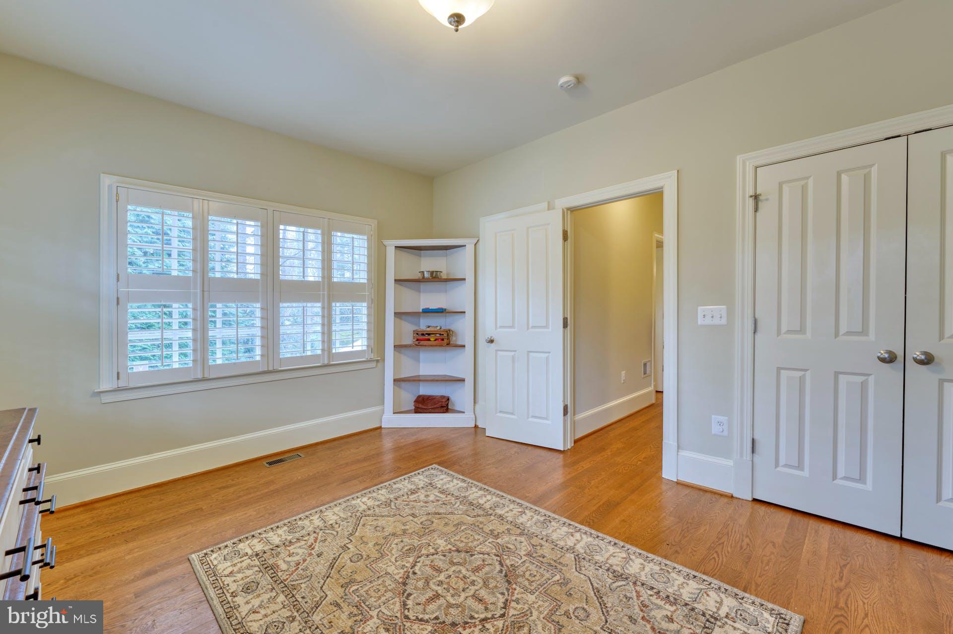 VIENNA WOODS - Residential