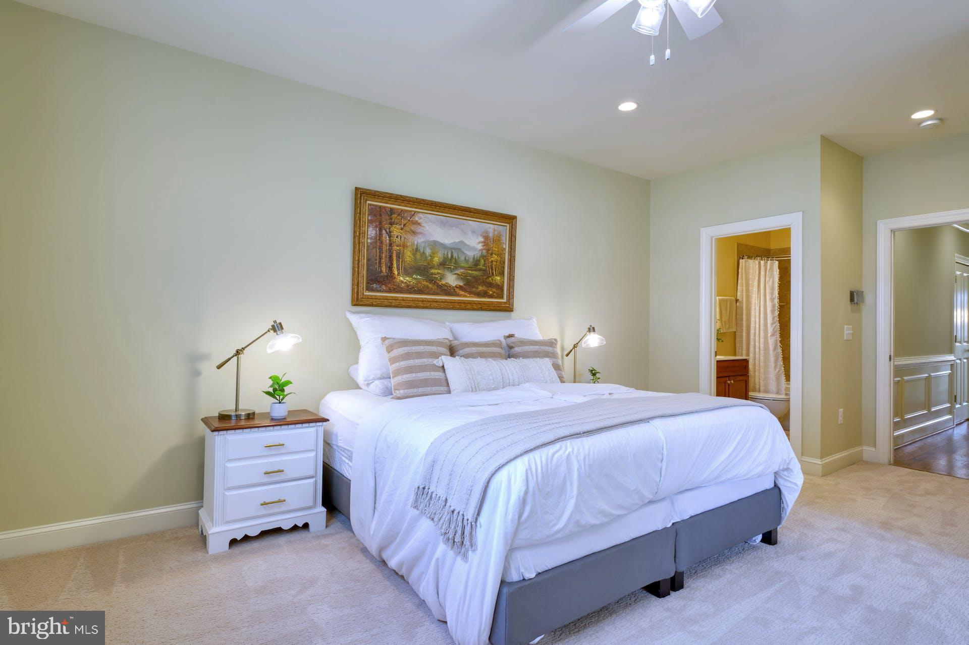 VIENNA WOODS - Residential