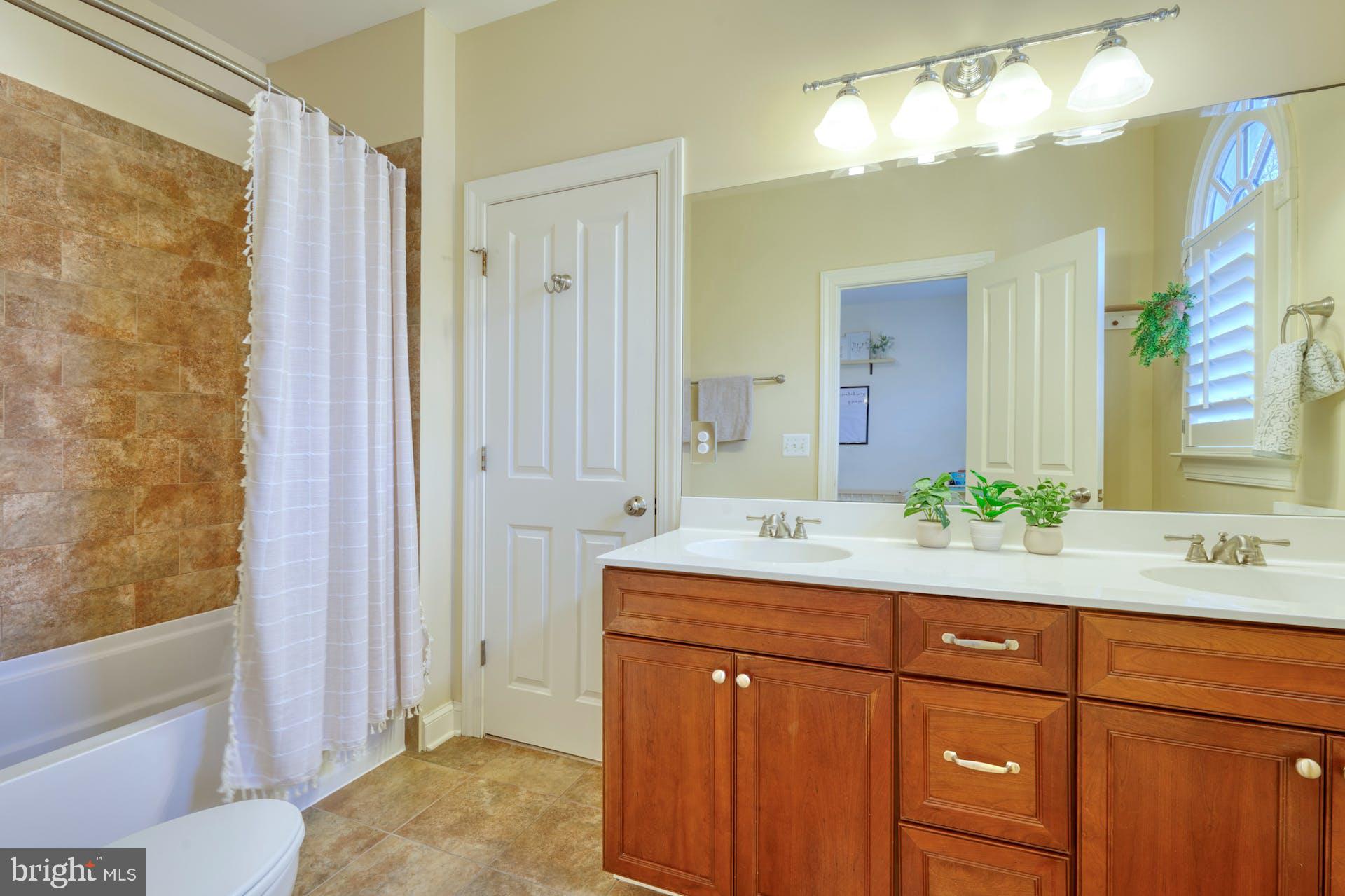 VIENNA WOODS - Residential