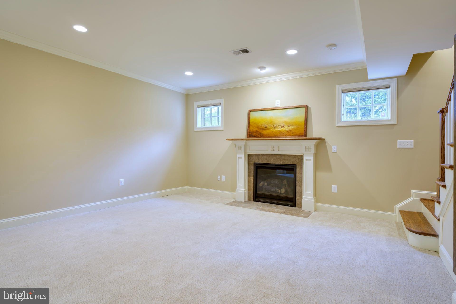 VIENNA WOODS - Residential