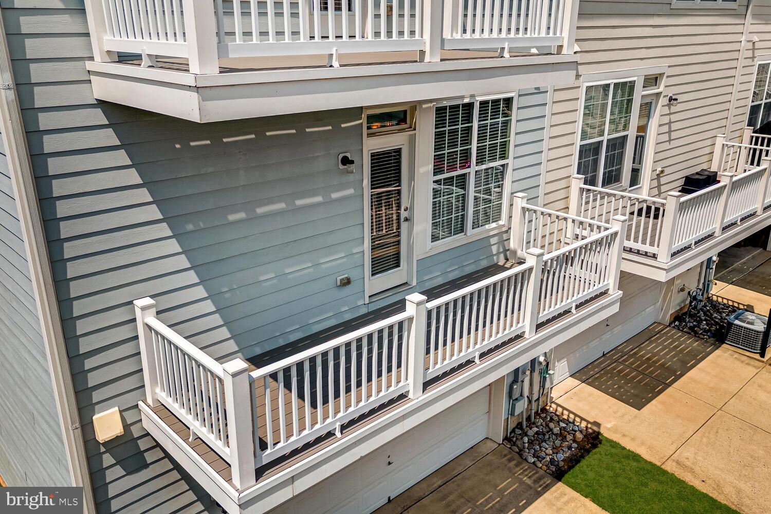 LANSDOWNE TOWN CENTER - Residential