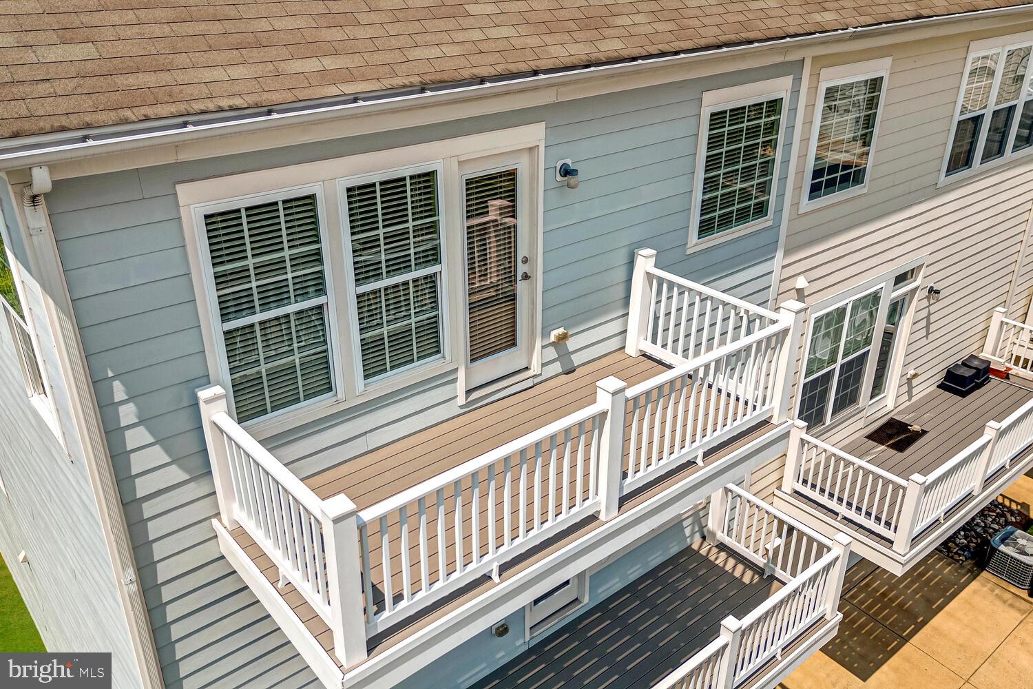 LANSDOWNE TOWN CENTER - Residential