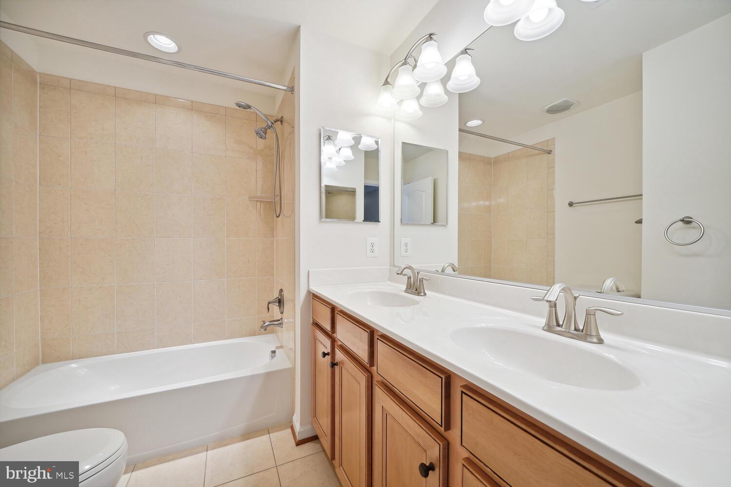 LANSDOWNE TOWN CENTER - Residential