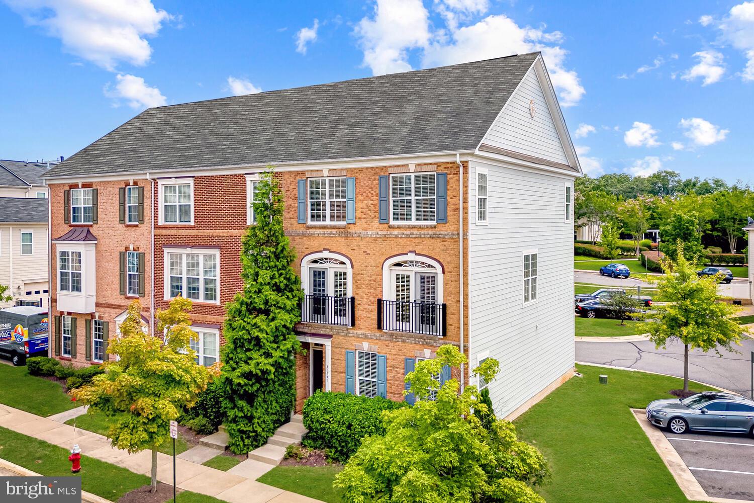 LANSDOWNE TOWN CENTER - Residential