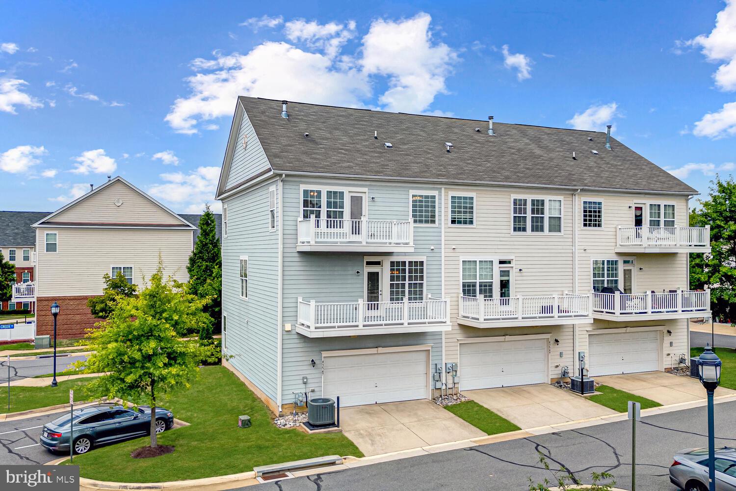 LANSDOWNE TOWN CENTER - Residential