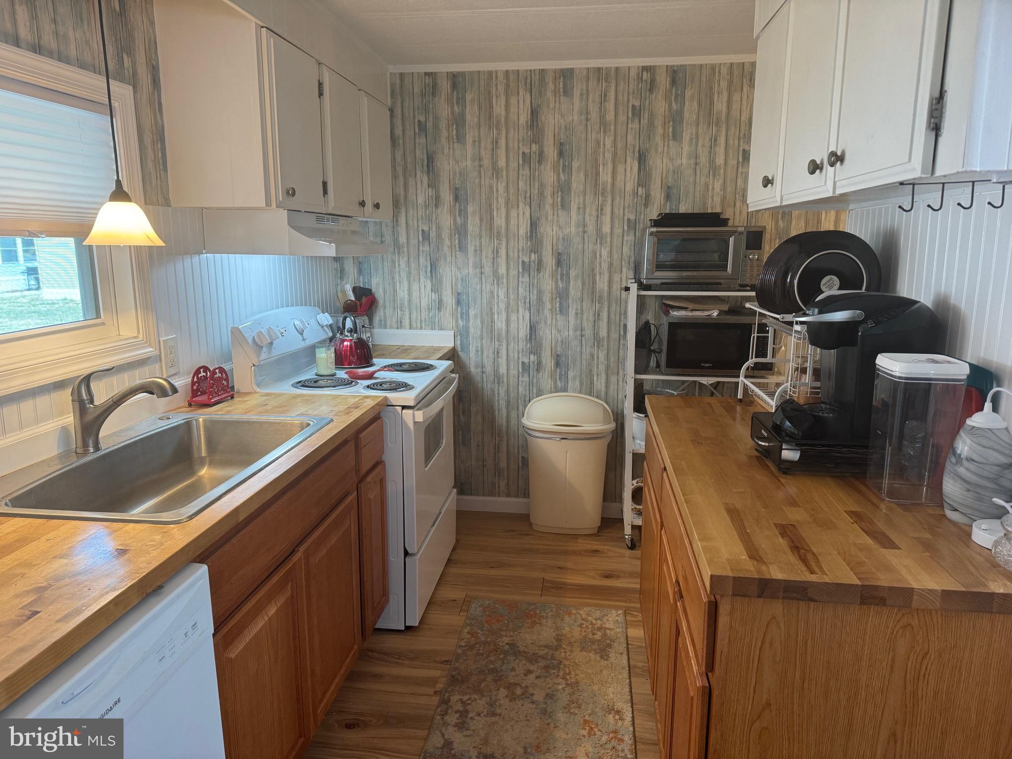 COLONIAL EAST MHP - Residential