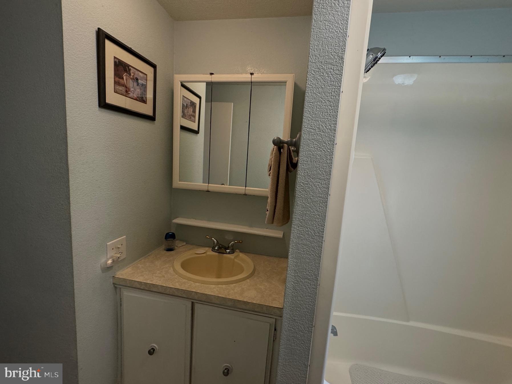 COLONIAL EAST MHP - Residential