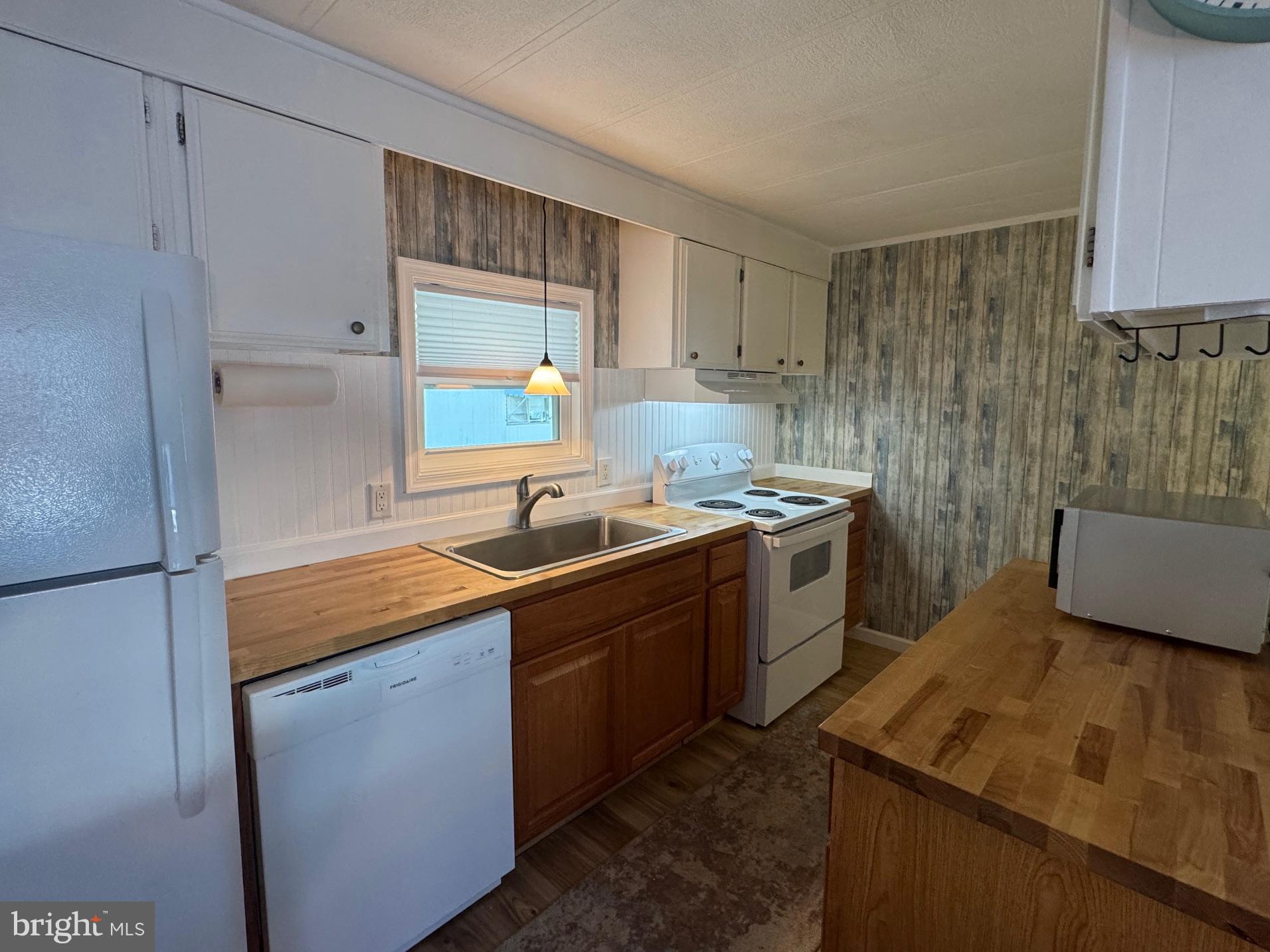 COLONIAL EAST MHP - Residential