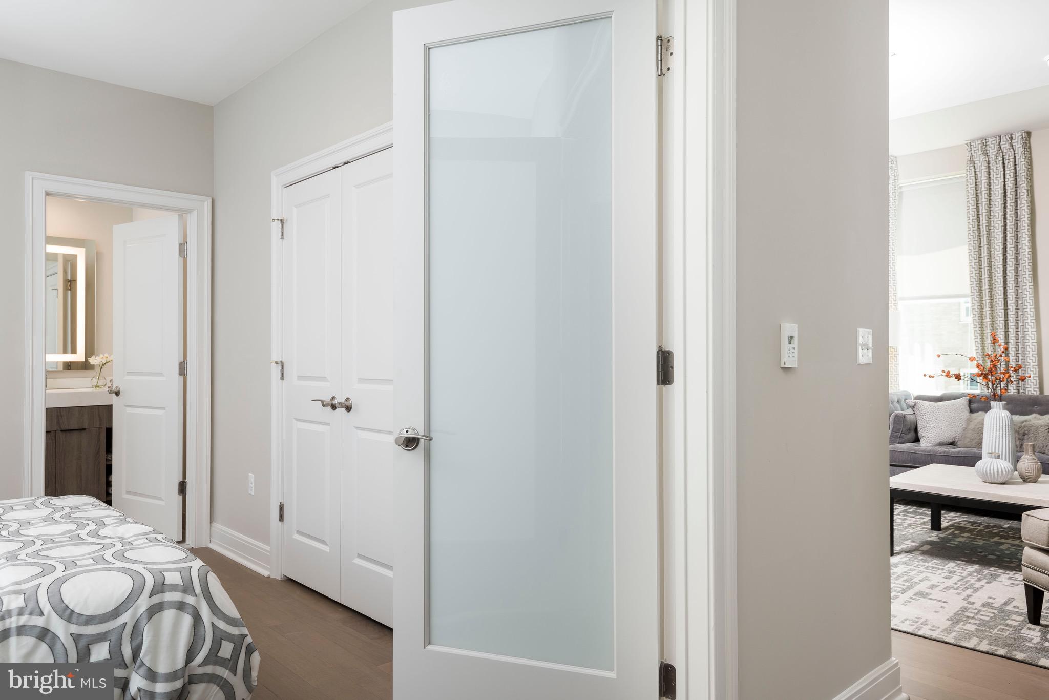 DOWNTOWN - Residential Lease