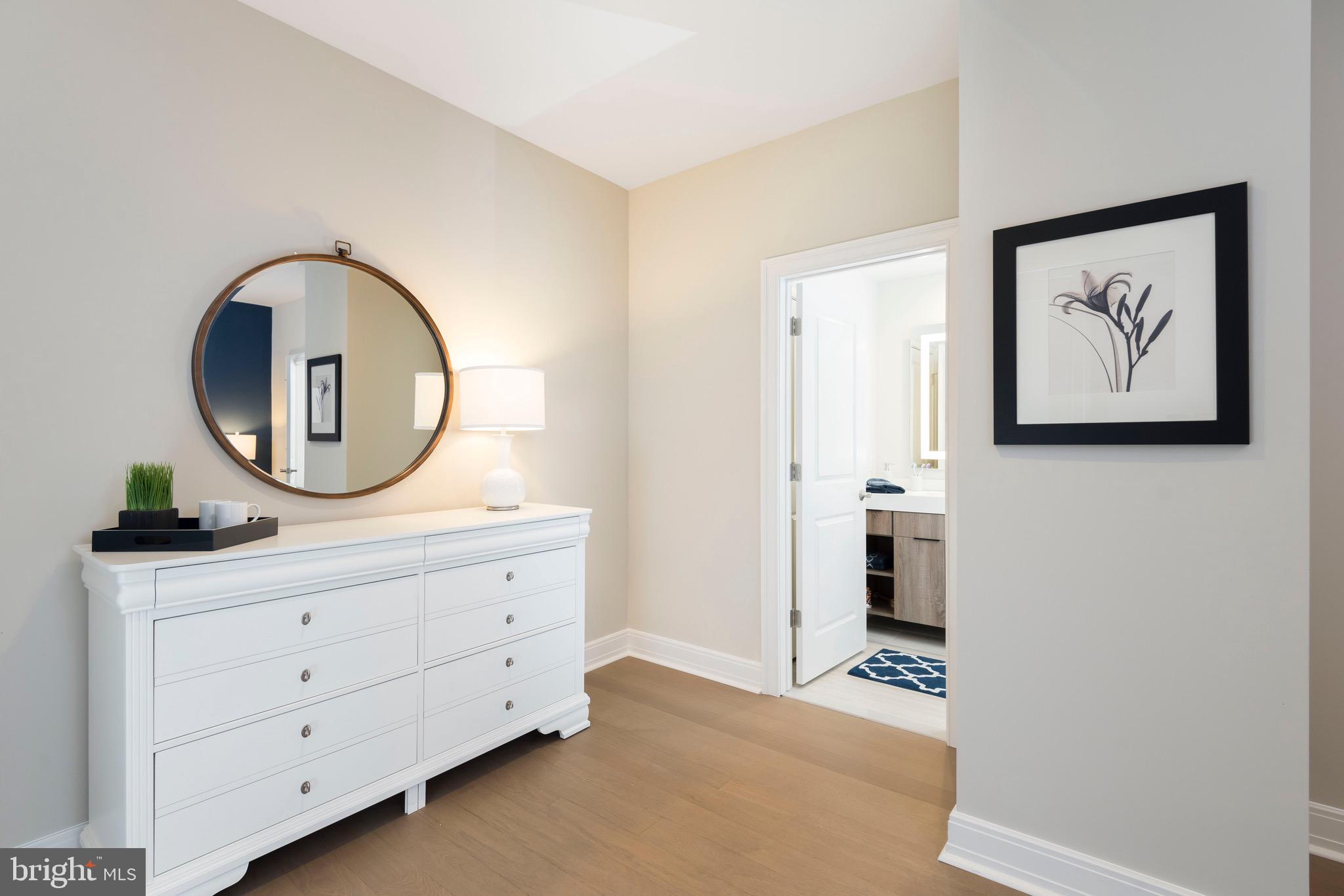 DOWNTOWN - Residential Lease