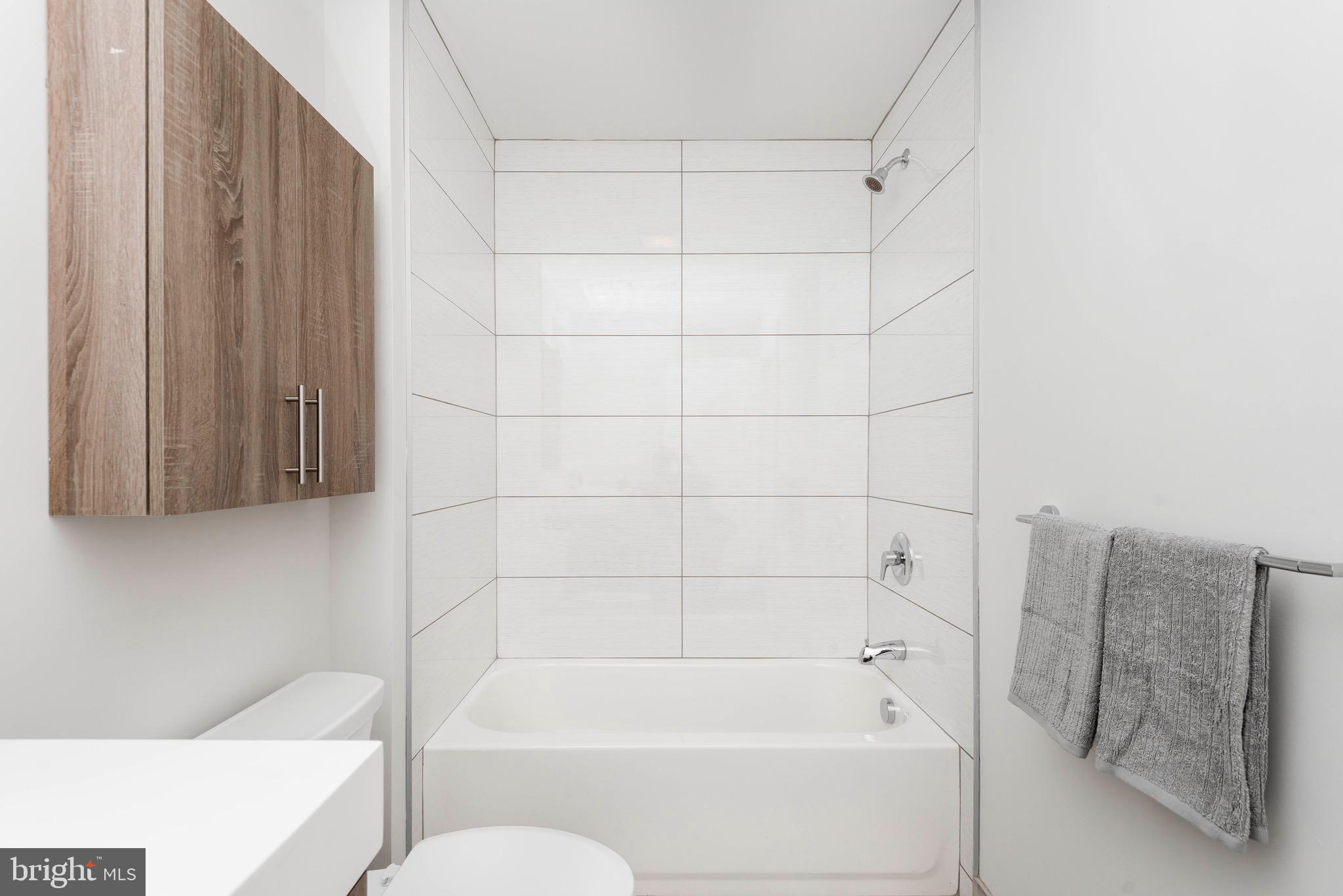 DOWNTOWN - Residential Lease