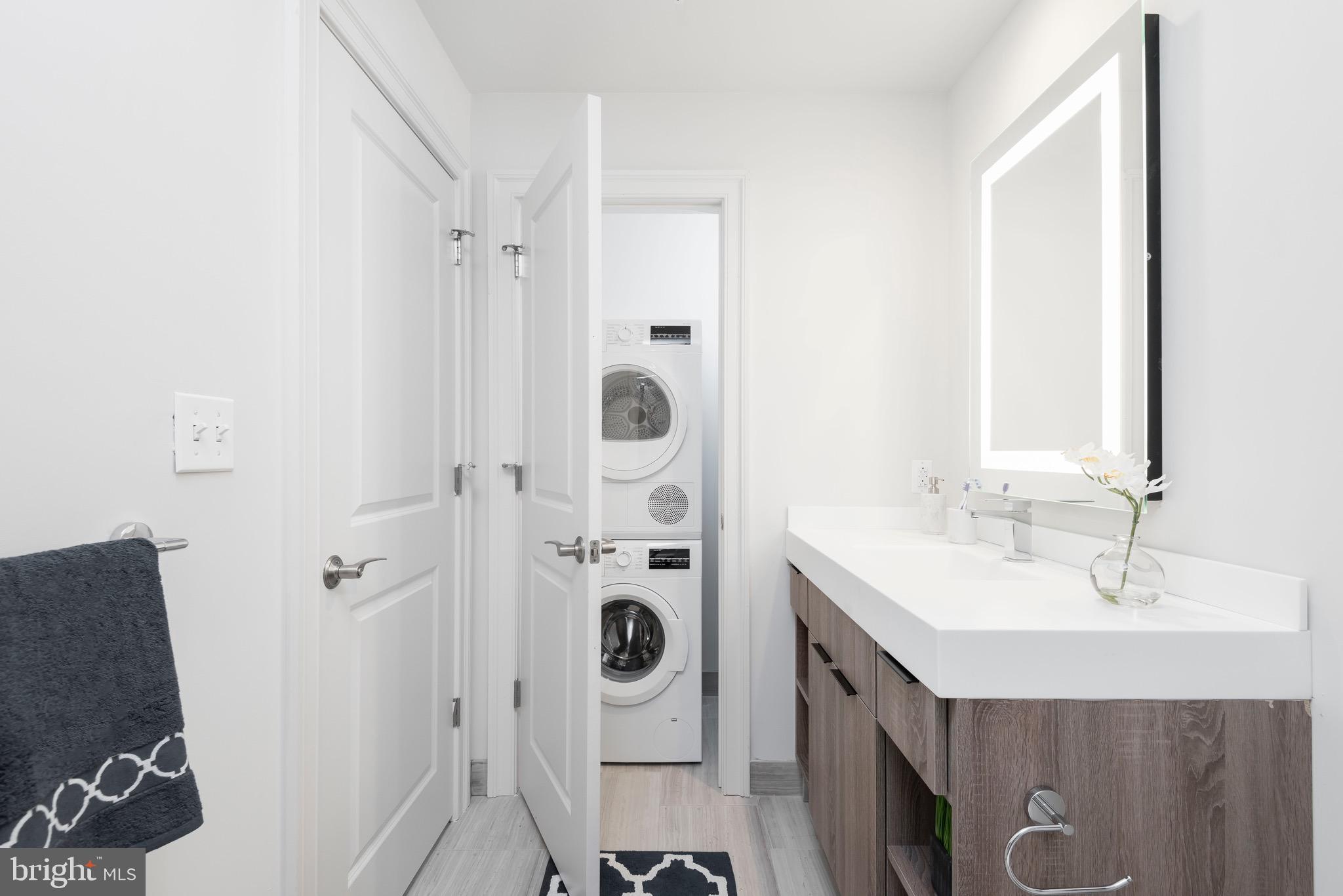 DOWNTOWN - Residential Lease