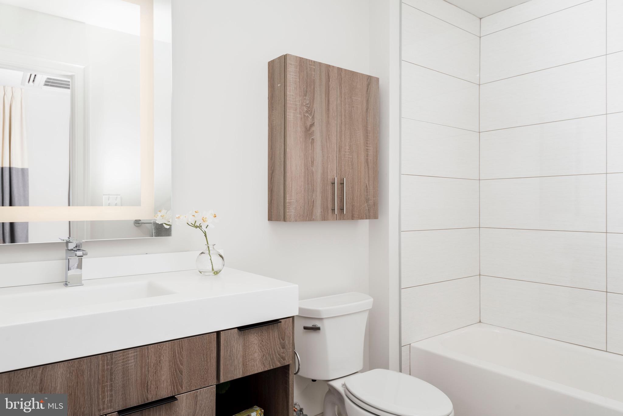 DOWNTOWN - Residential Lease